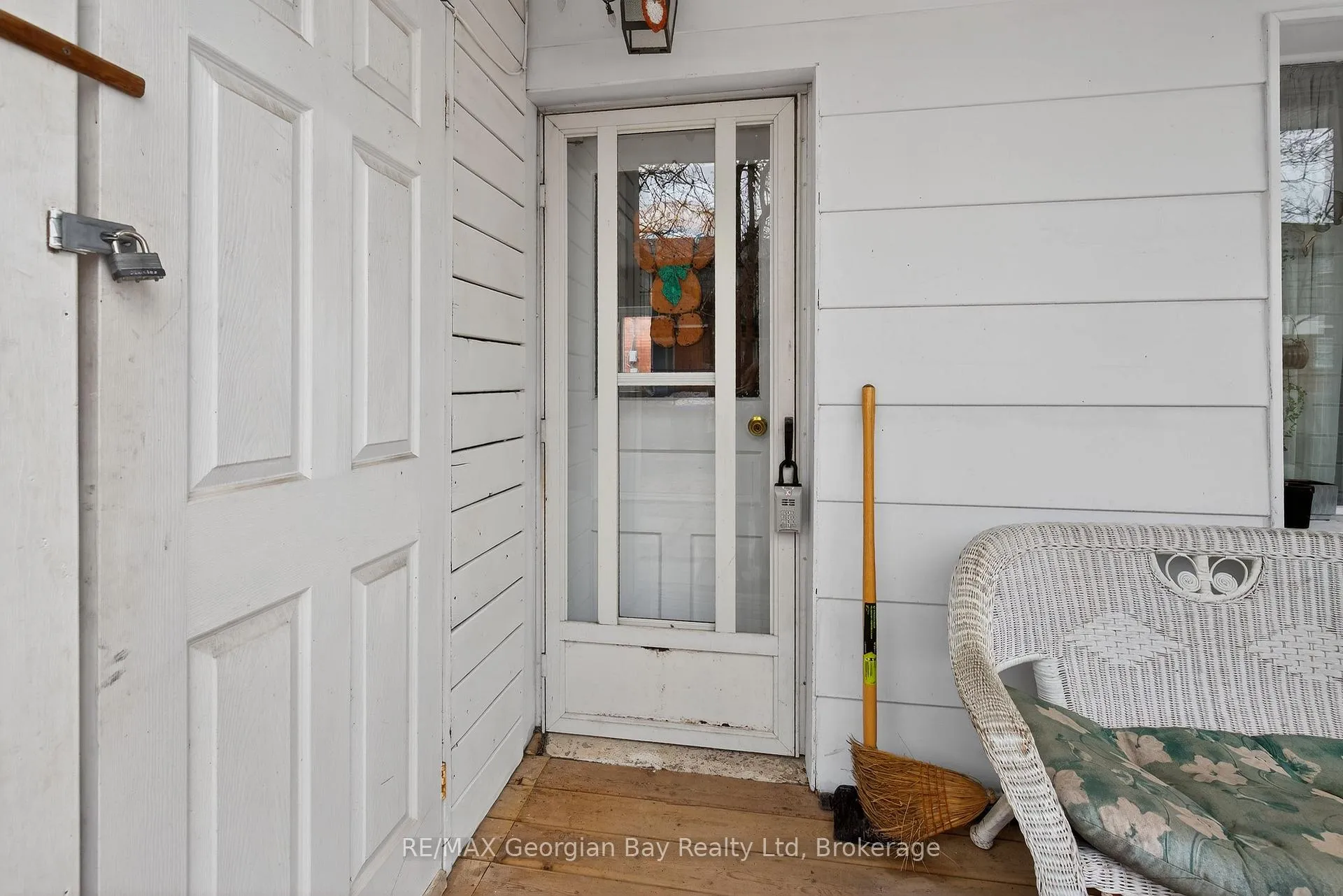 Photo 5 of 547 Nelson Street, Midland — HOMEH