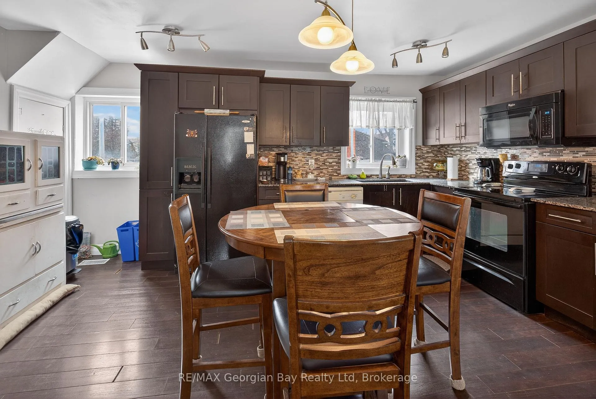 Photo 6 of 547 Nelson Street, Midland — HOMEH