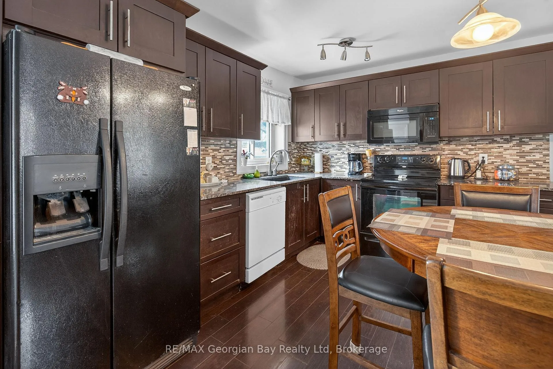 Photo 8 of 547 Nelson Street, Midland — HOMEH