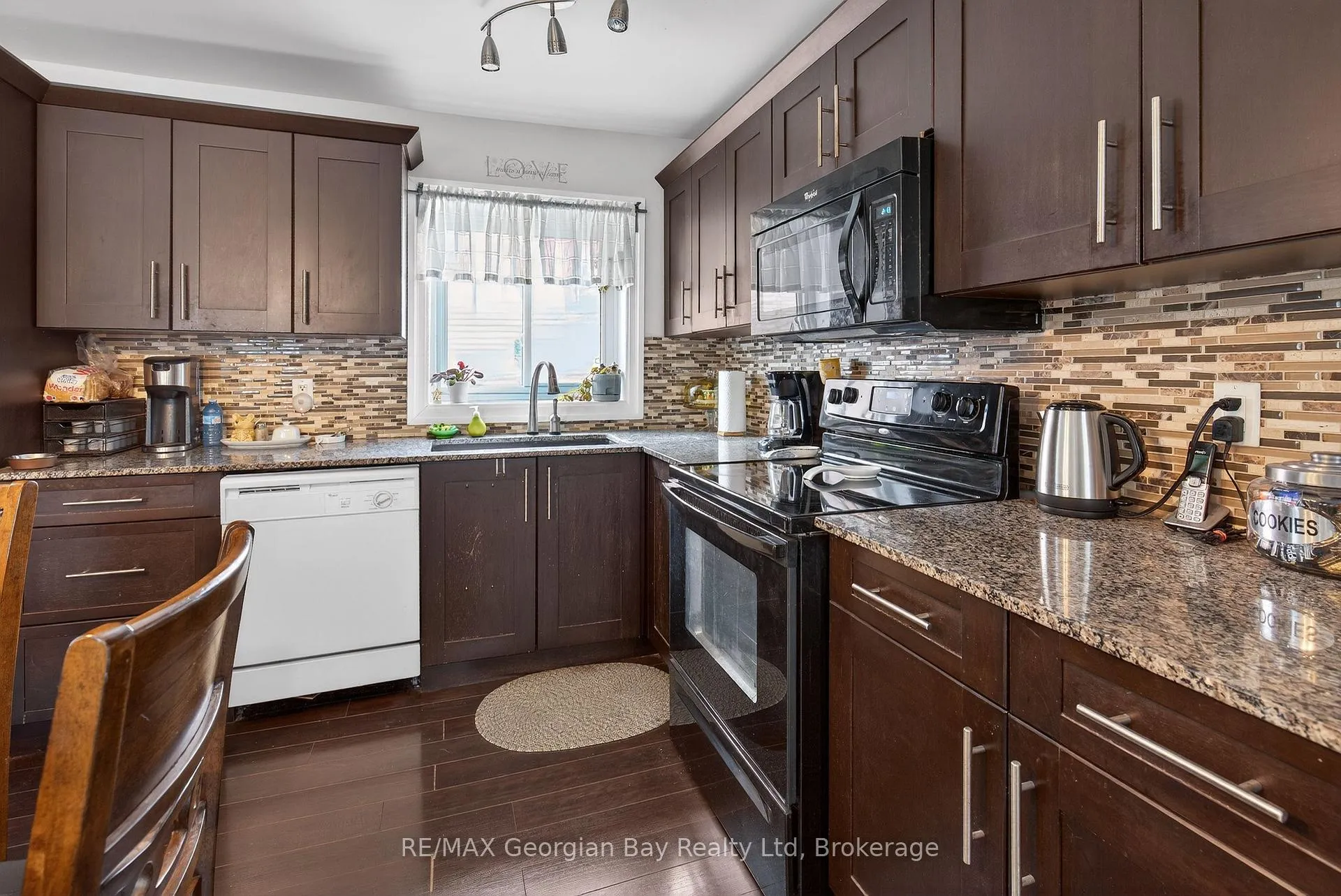 Photo 9 of 547 Nelson Street, Midland — HOMEH