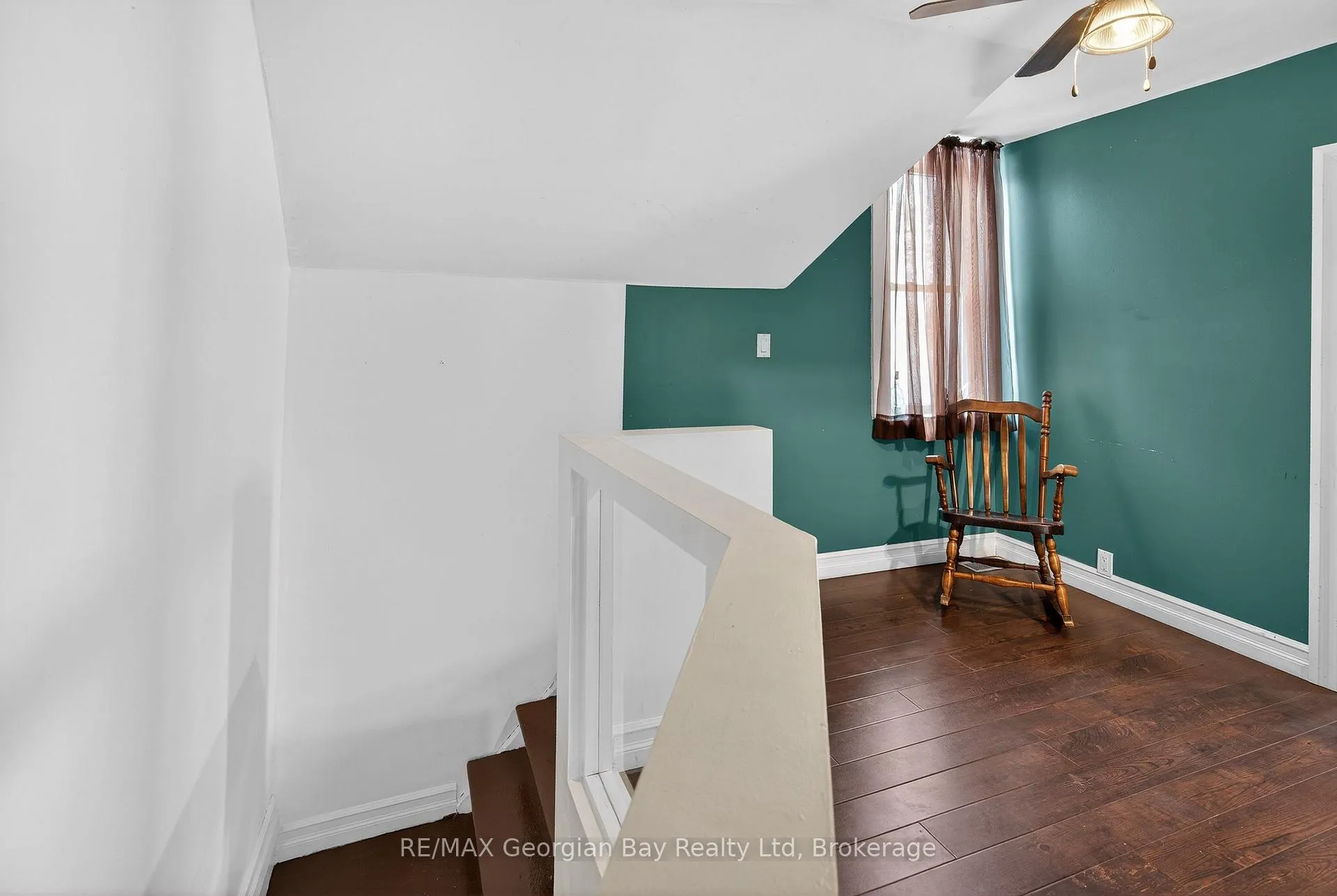 Photo 16 of 547 Nelson Street, Midland — HOMEH