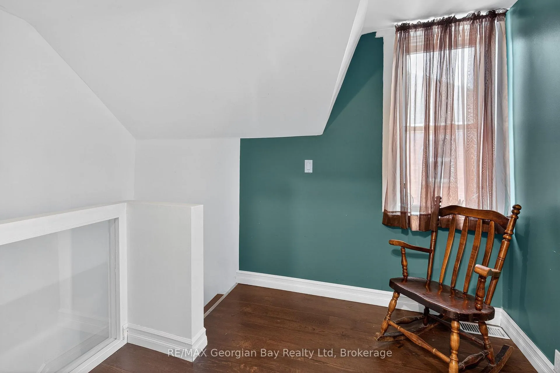 Photo 17 of 547 Nelson Street, Midland — HOMEH