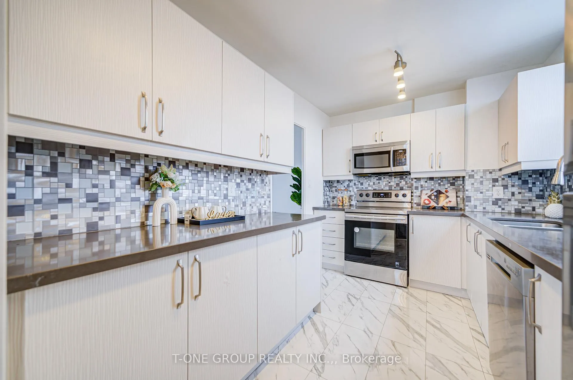 Photo 15 of Unit 1203, 60 Pavane Linkway, Toronto, Flemingdon Park — HOMEH