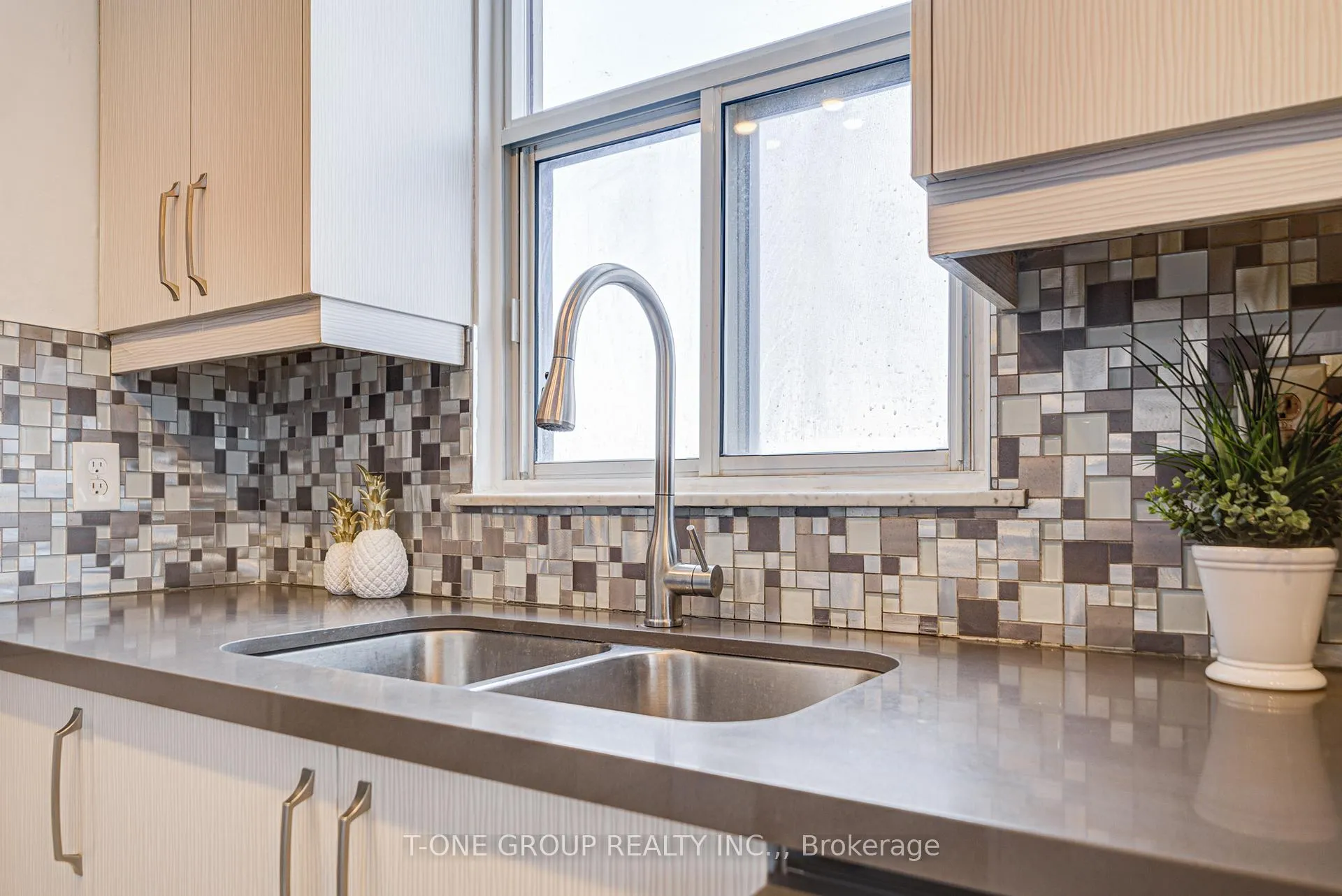 Photo 18 of Unit 1203, 60 Pavane Linkway, Toronto, Flemingdon Park — HOMEH