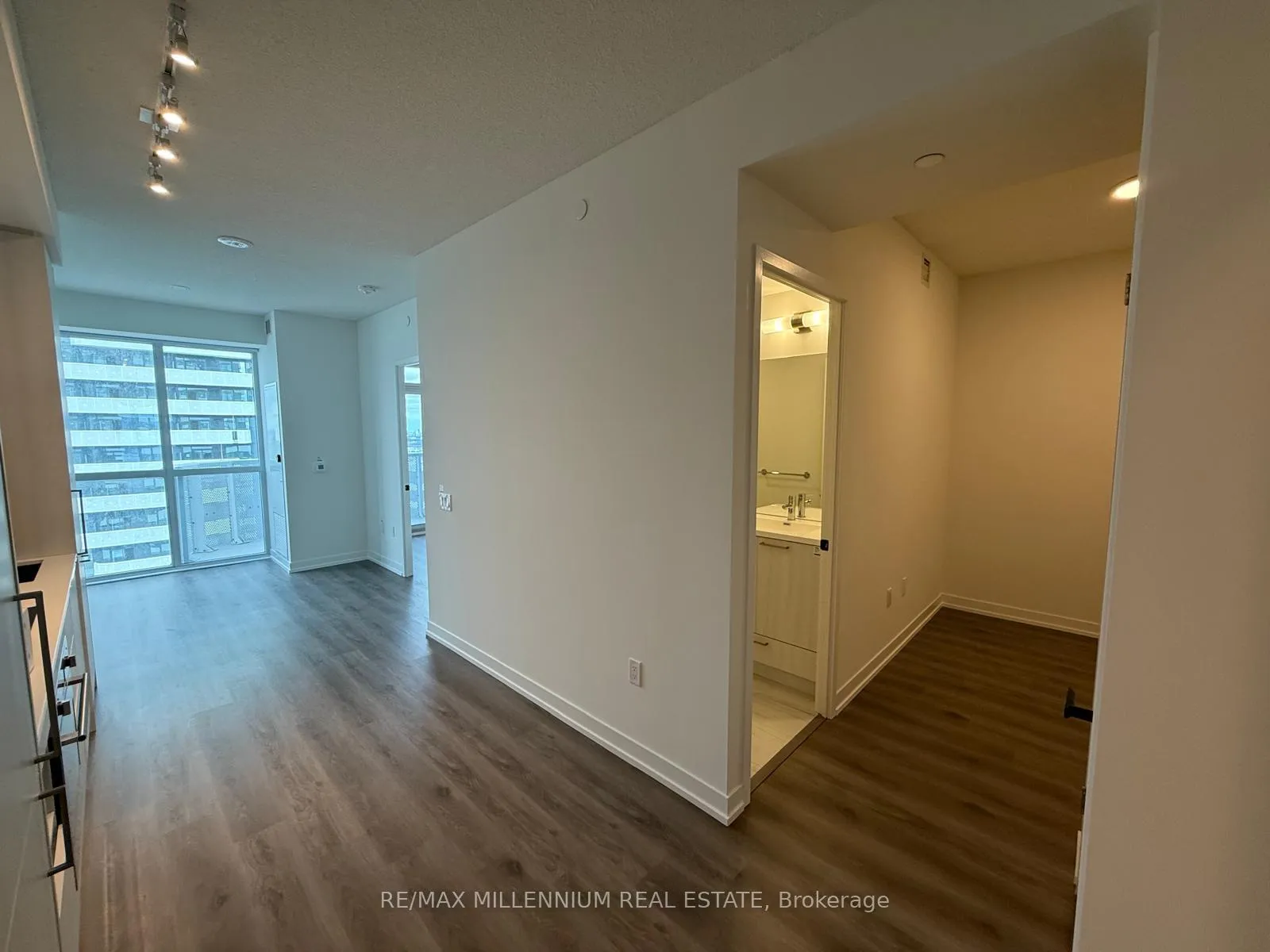 Photo 2 of Unit 5215, 225 Commerce Street, Vaughan, Vaughan Corporate Centre — HOMEH