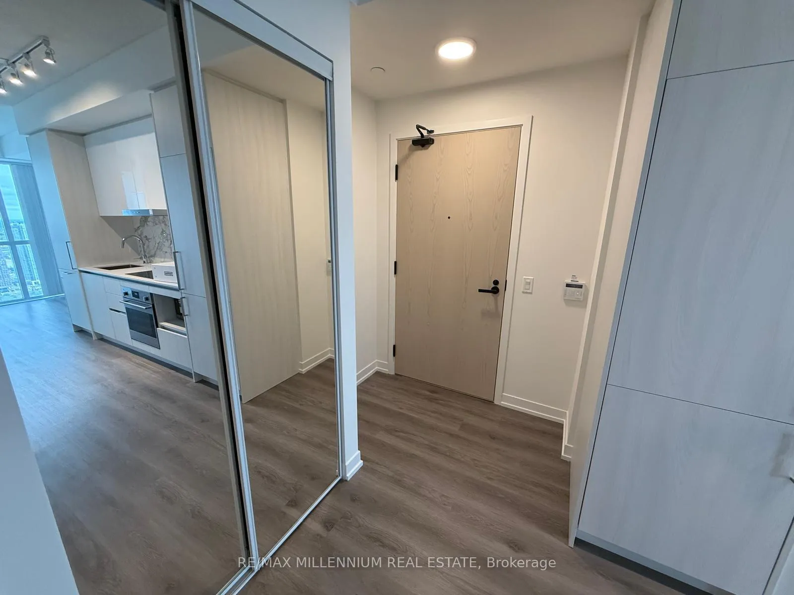Photo 3 of Unit 5215, 225 Commerce Street, Vaughan, Vaughan Corporate Centre — HOMEH