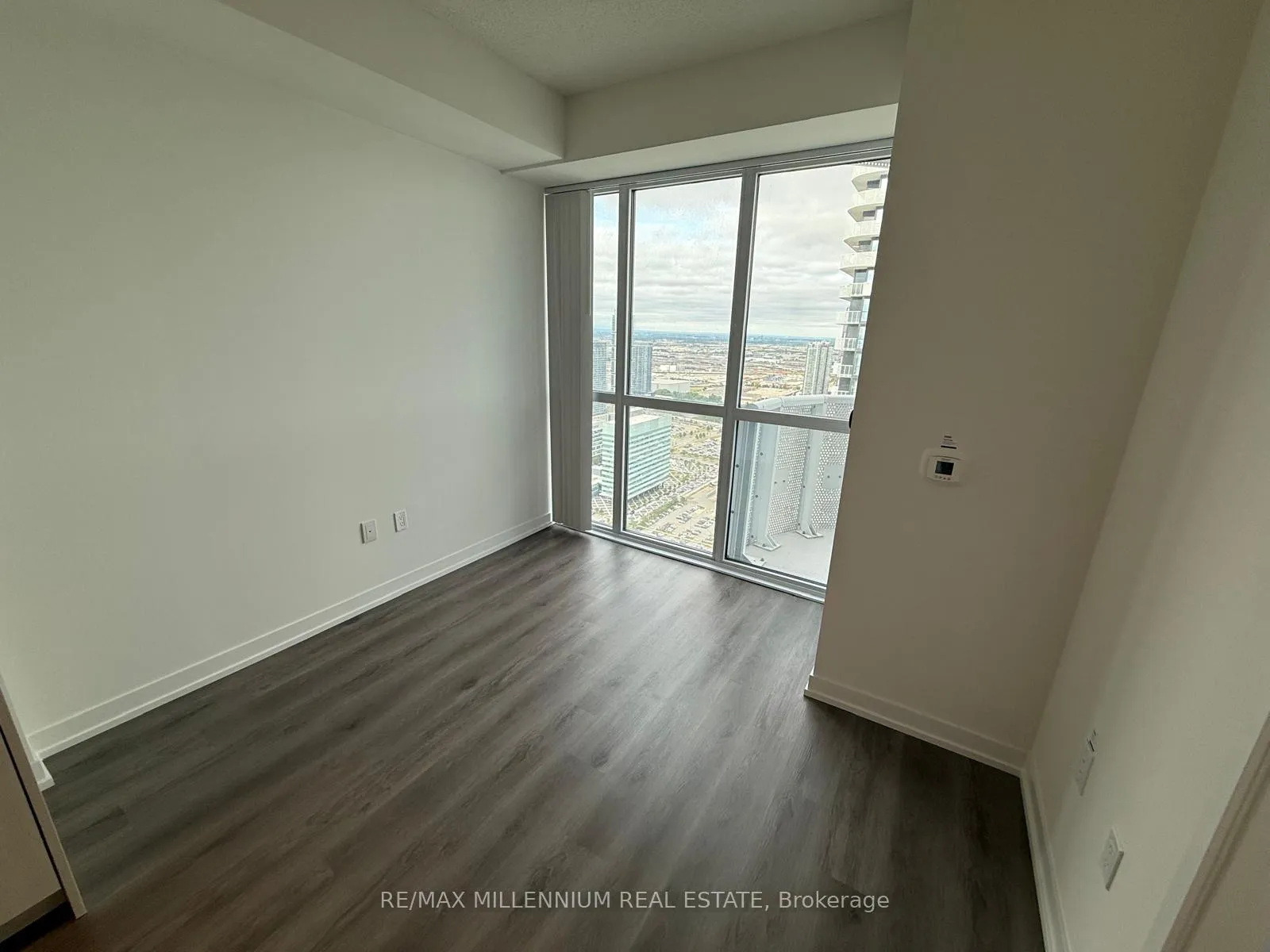 Photo 5 of Unit 5215, 225 Commerce Street, Vaughan, Vaughan Corporate Centre — HOMEH