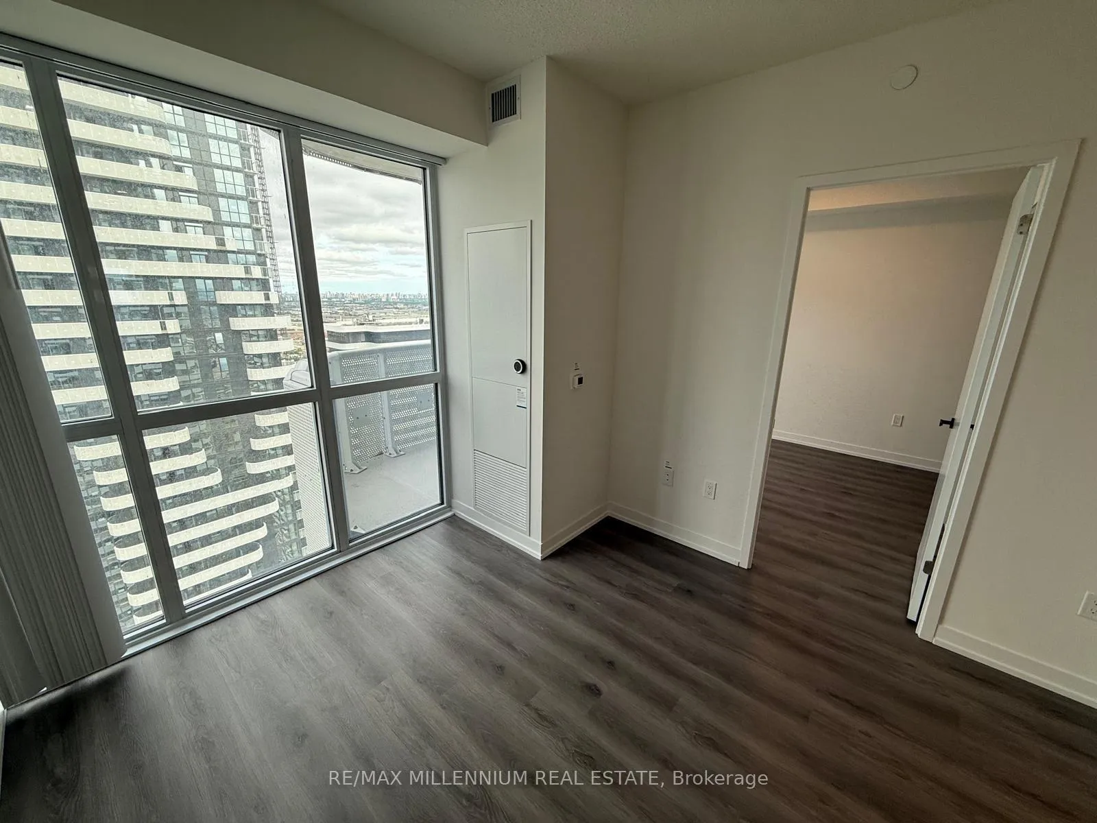 Photo 6 of Unit 5215, 225 Commerce Street, Vaughan, Vaughan Corporate Centre — HOMEH