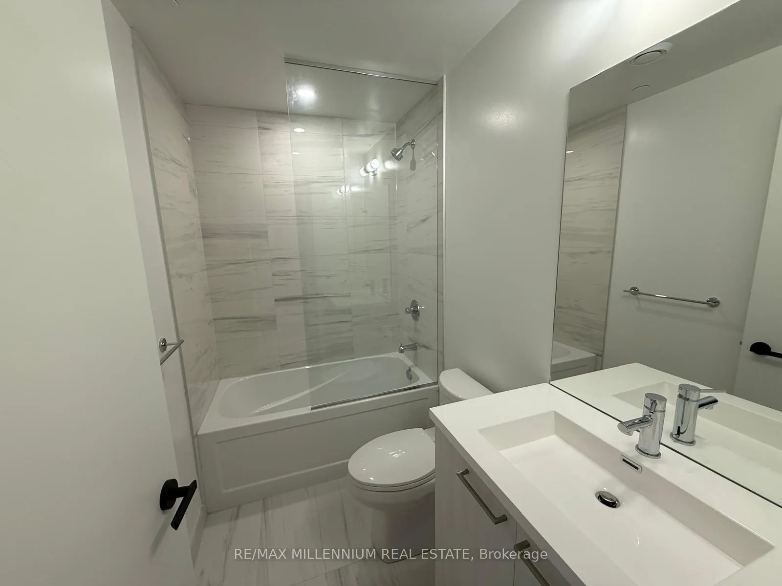 Photo 9 of Unit 5215, 225 Commerce Street, Vaughan, Vaughan Corporate Centre — HOMEH