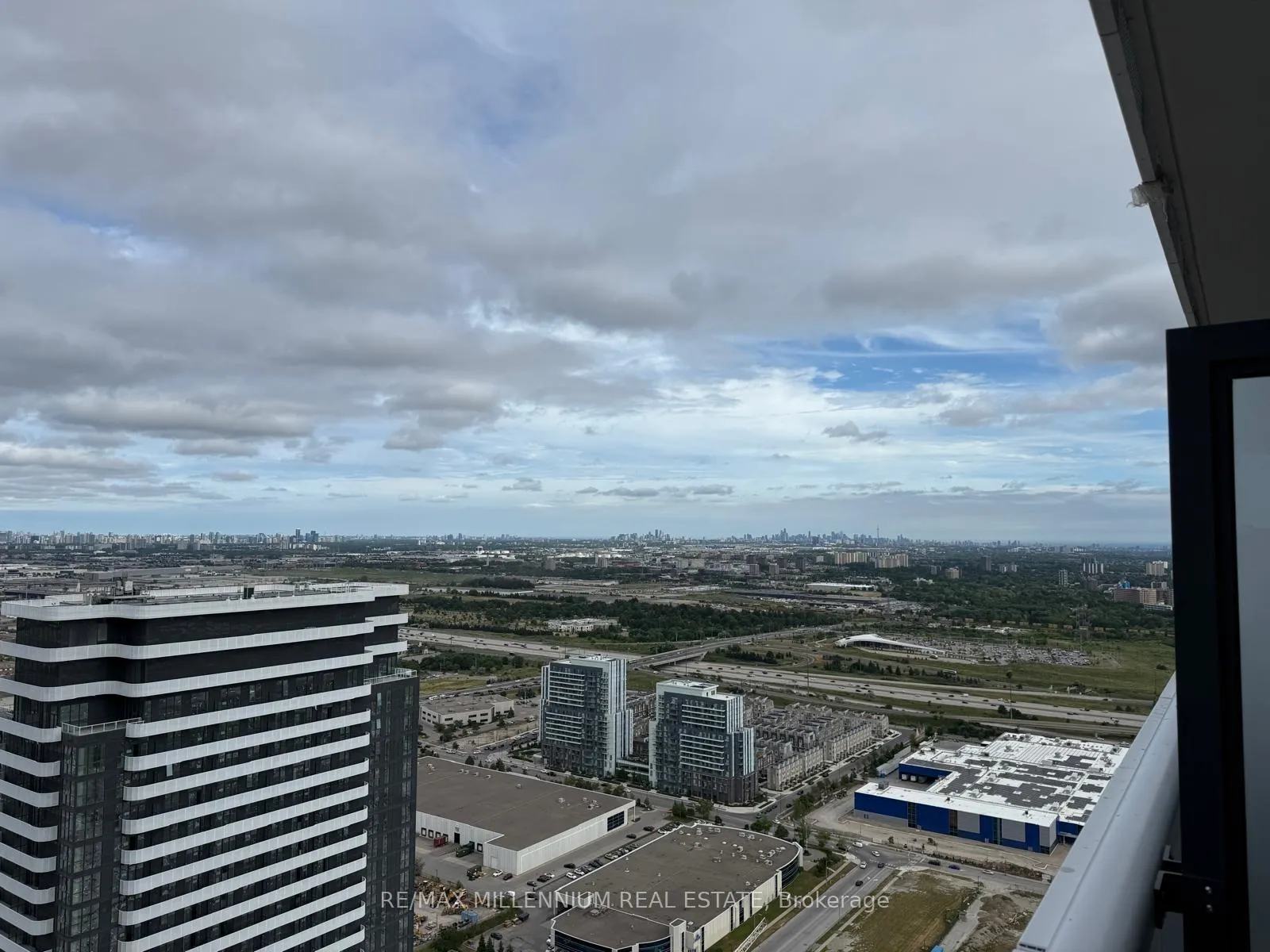 Photo 14 of Unit 5215, 225 Commerce Street, Vaughan, Vaughan Corporate Centre — HOMEH