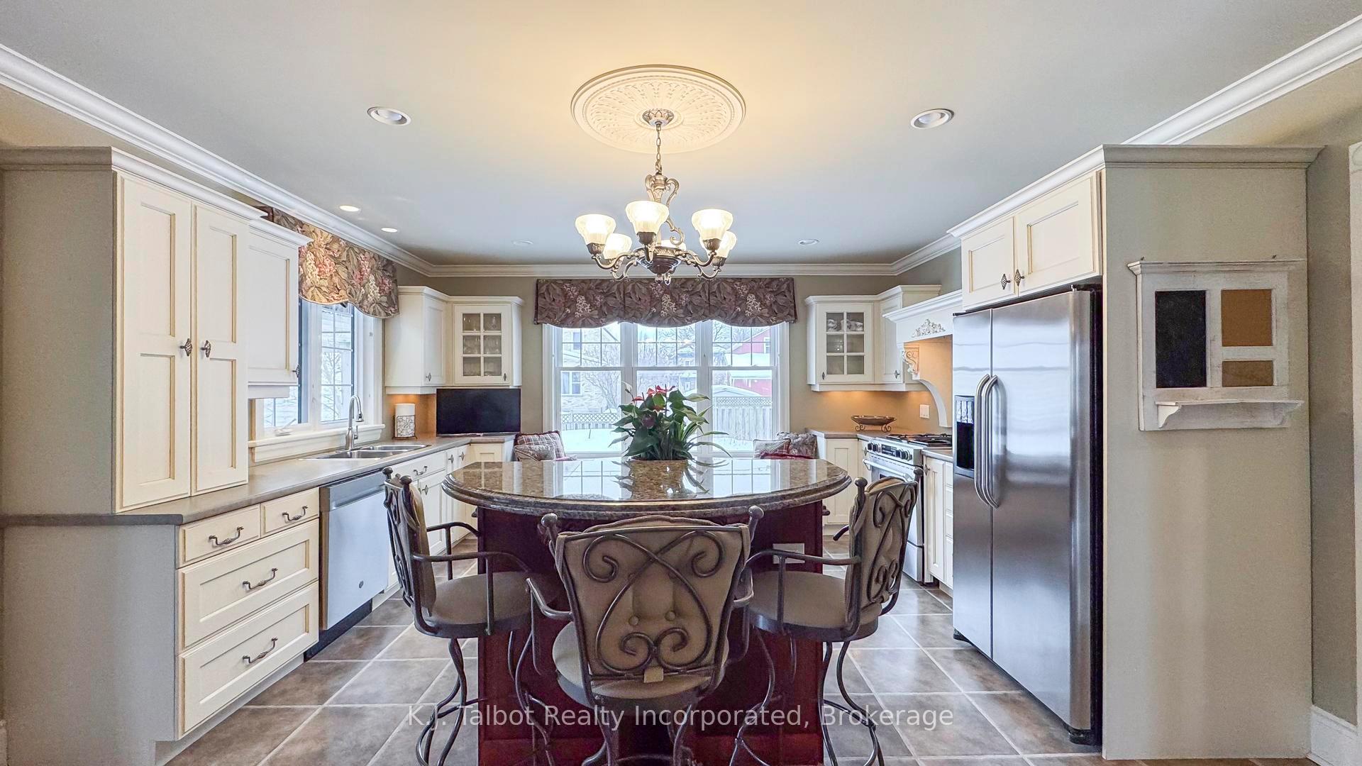 Photo 9 of 118 Anglesea Street, Goderich, Goderich (Town) — HOMEH