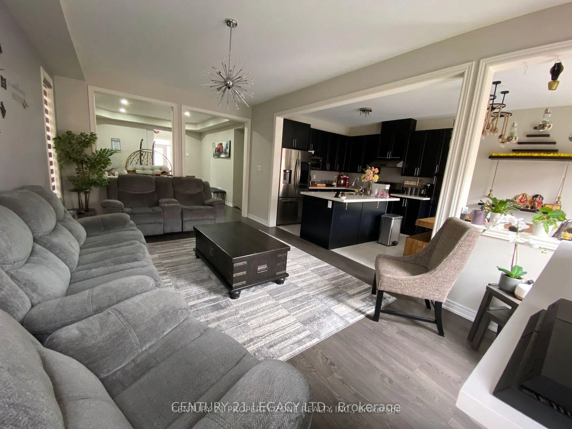 Photo 4 of 23 Taurus Road, Brampton, Northwest Brampton — HOMEH
