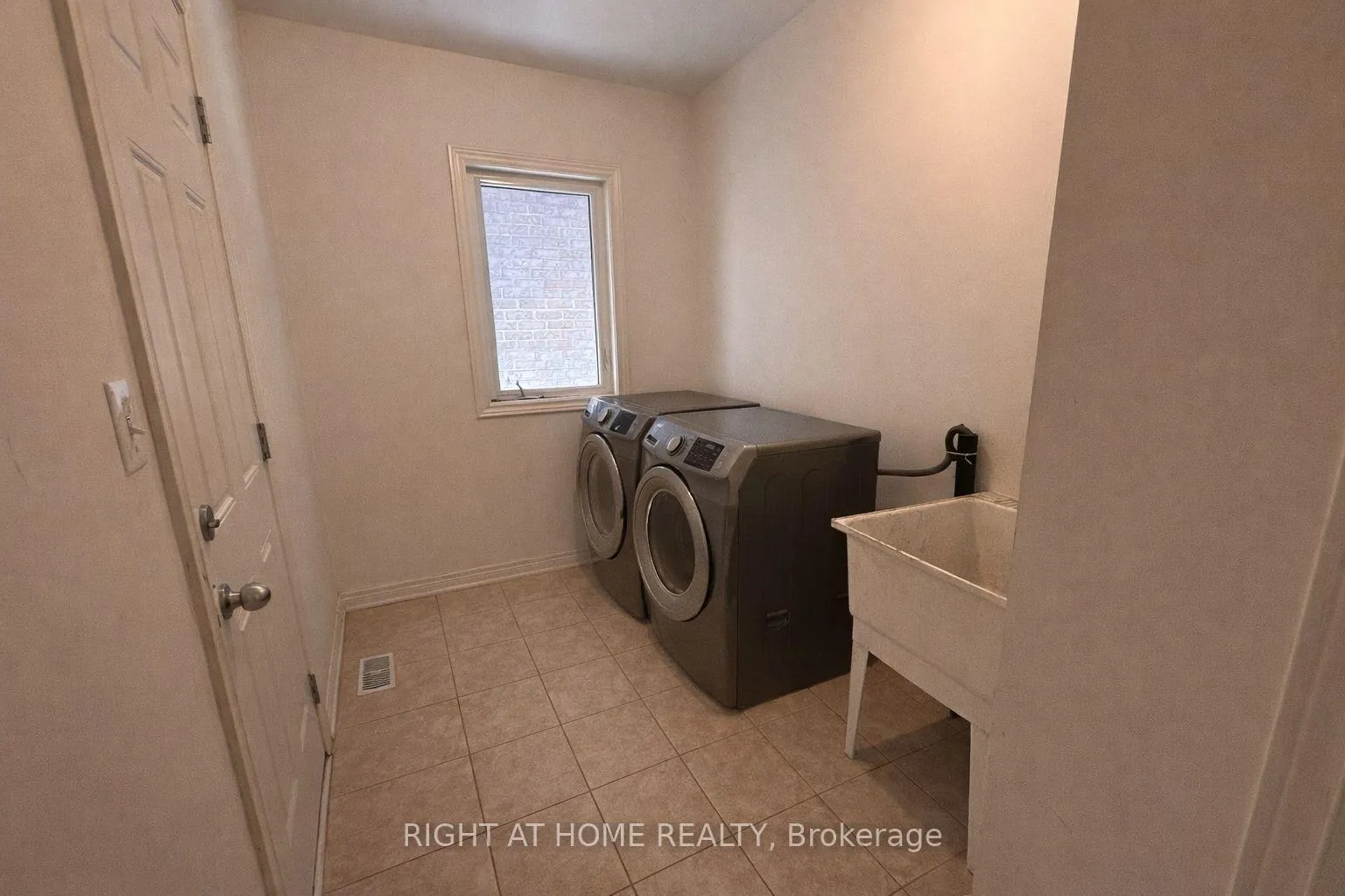 Photo 8 of 2444 Secreto Drive, Oshawa, Windfields — HOMEH