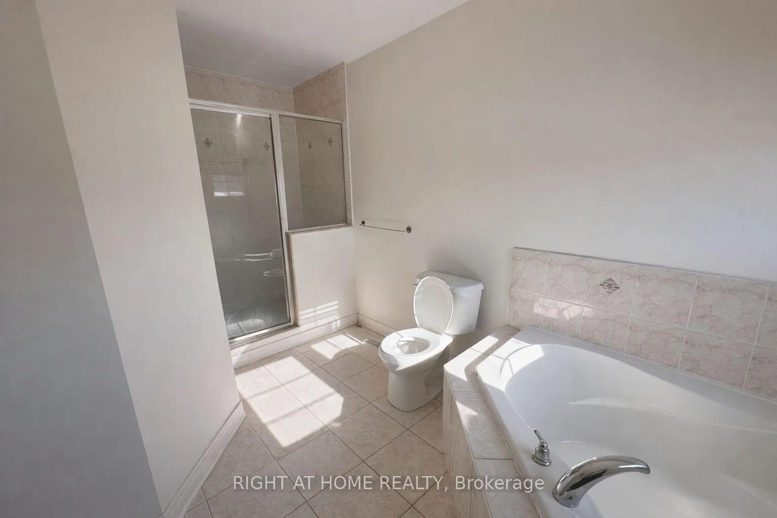 Photo 17 of 2444 Secreto Drive, Oshawa, Windfields — HOMEH