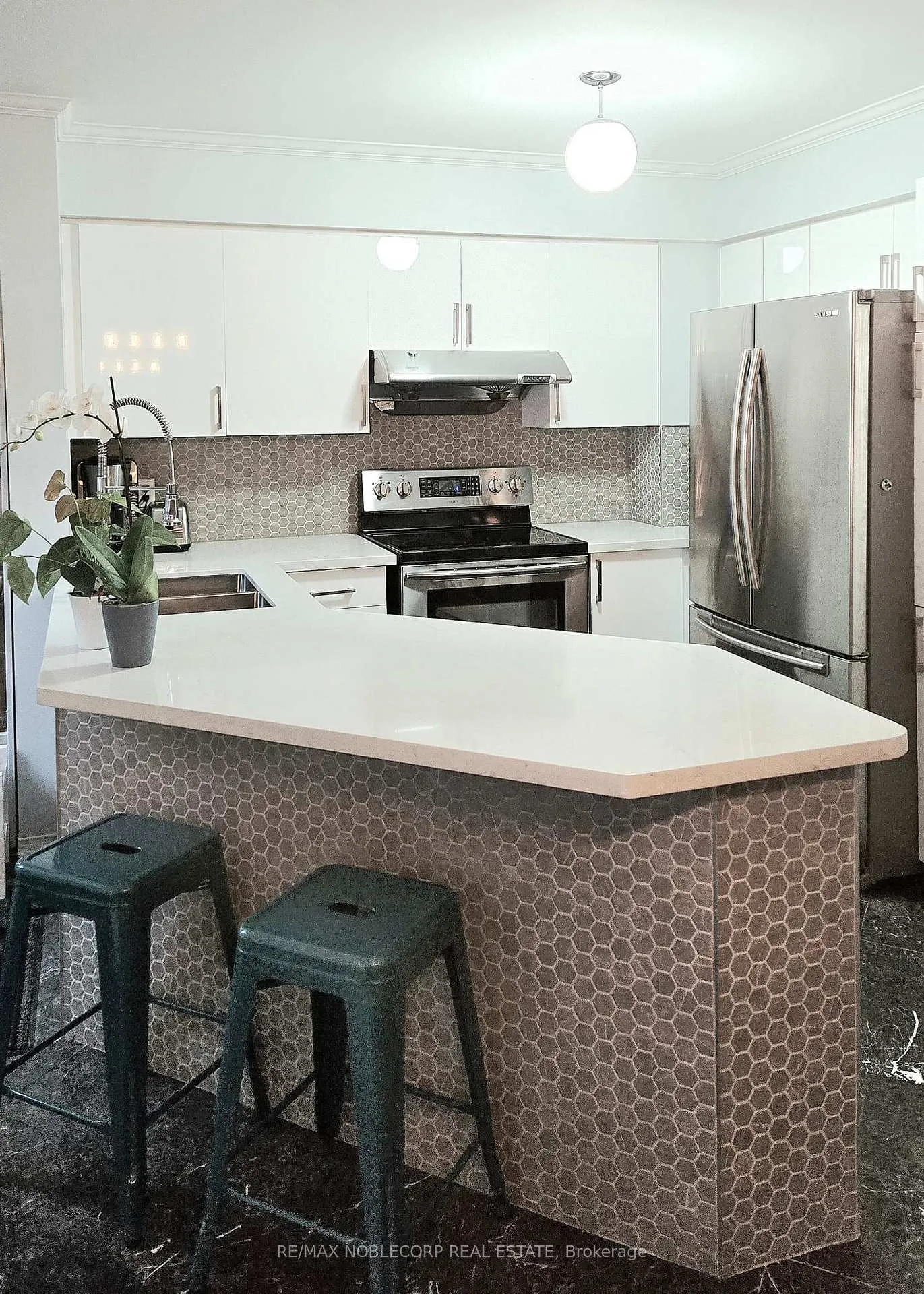 Photo 10 of Unit D, 17 Overlea Boulevard, Toronto, Thorncliffe Park — HOMEH
