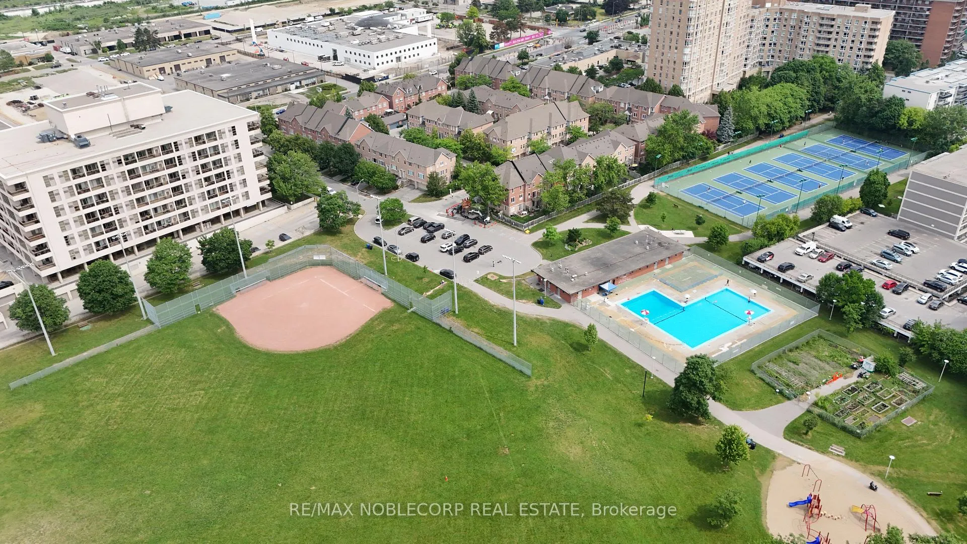 Photo 41 of Unit D, 17 Overlea Boulevard, Toronto, Thorncliffe Park — HOMEH