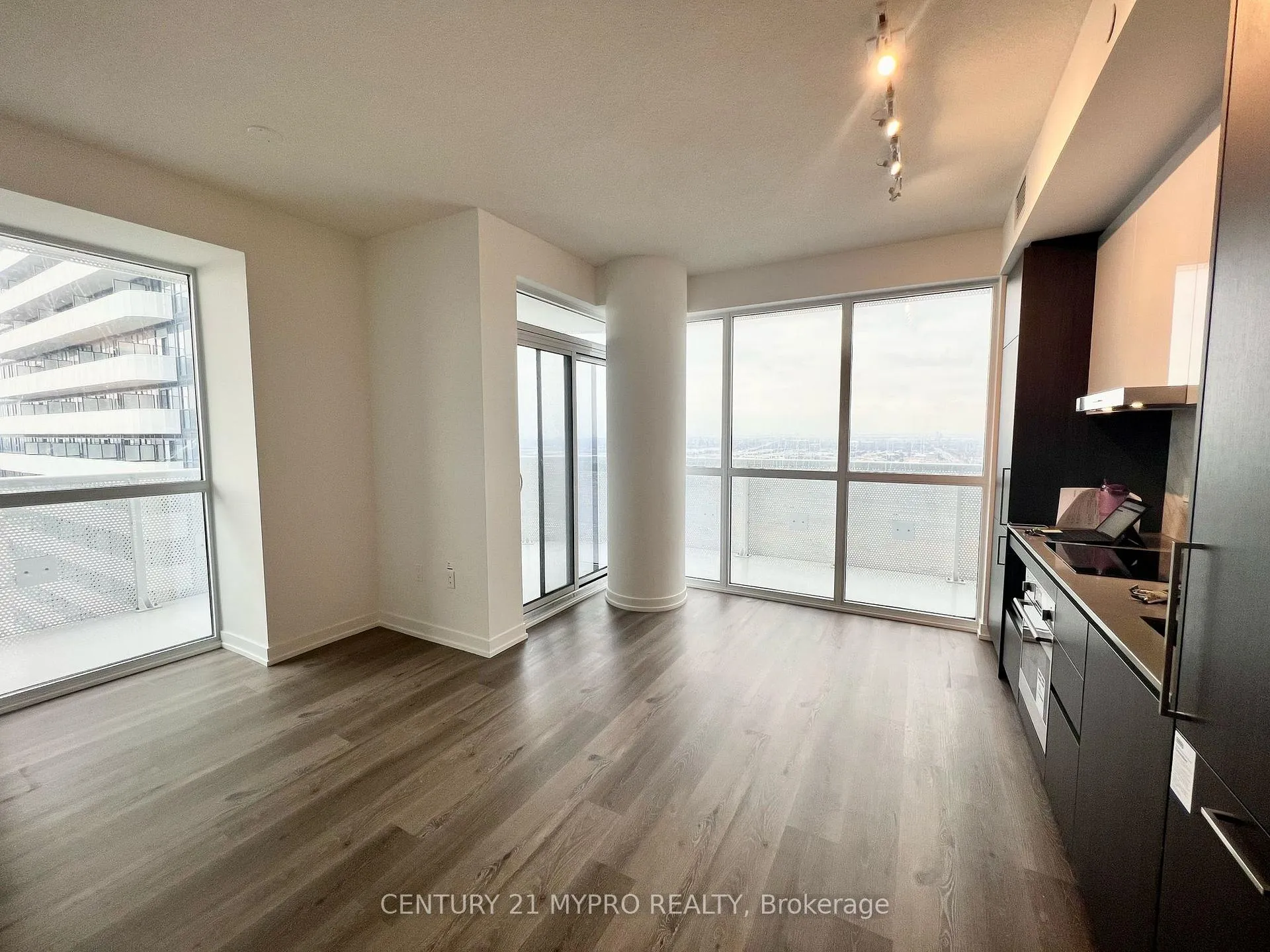 Photo 3 of Unit 2806, 225 Commerce Street, Vaughan, Vaughan Corporate Centre — HOMEH