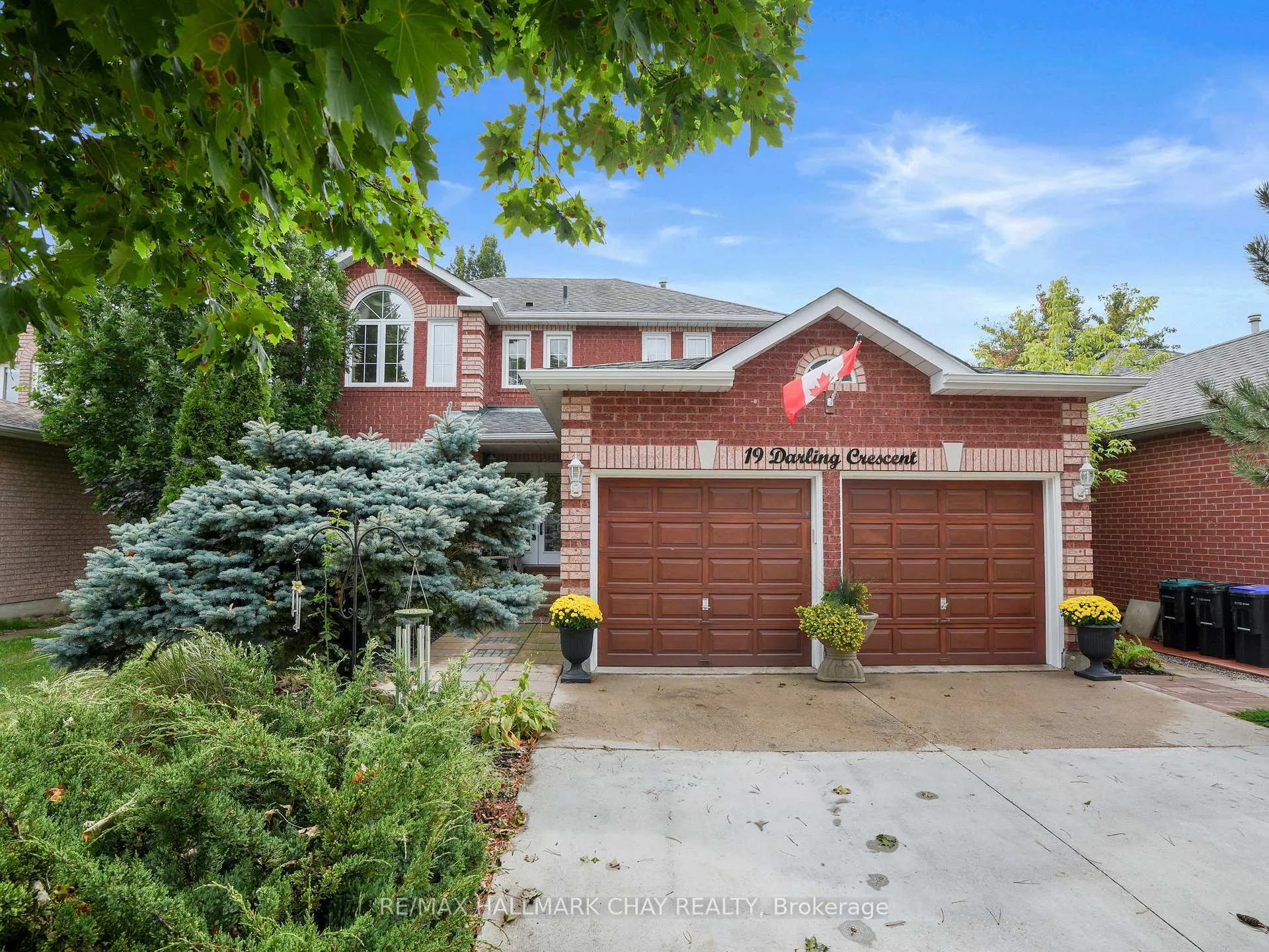 Photo 2 of 19 Darling Crescent, New Tecumseth, Alliston — HOMEH
