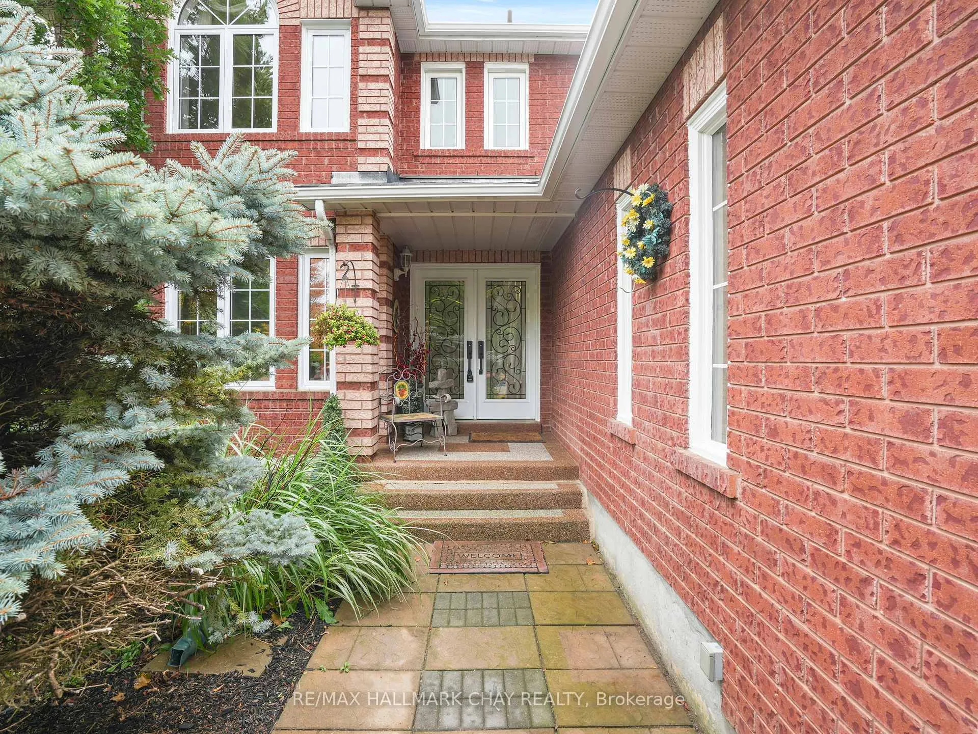 Photo 3 of 19 Darling Crescent, New Tecumseth, Alliston — HOMEH