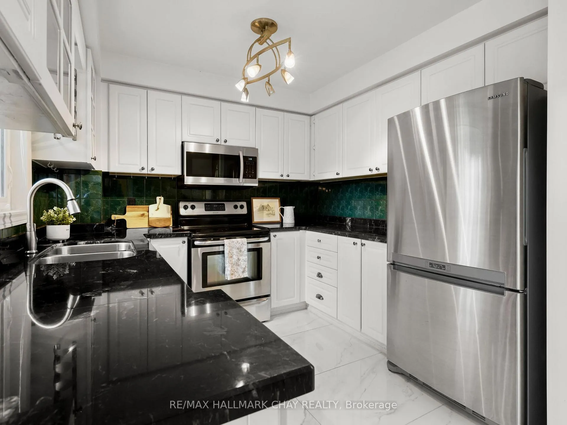 Photo 18 of 19 Darling Crescent, New Tecumseth, Alliston — HOMEH
