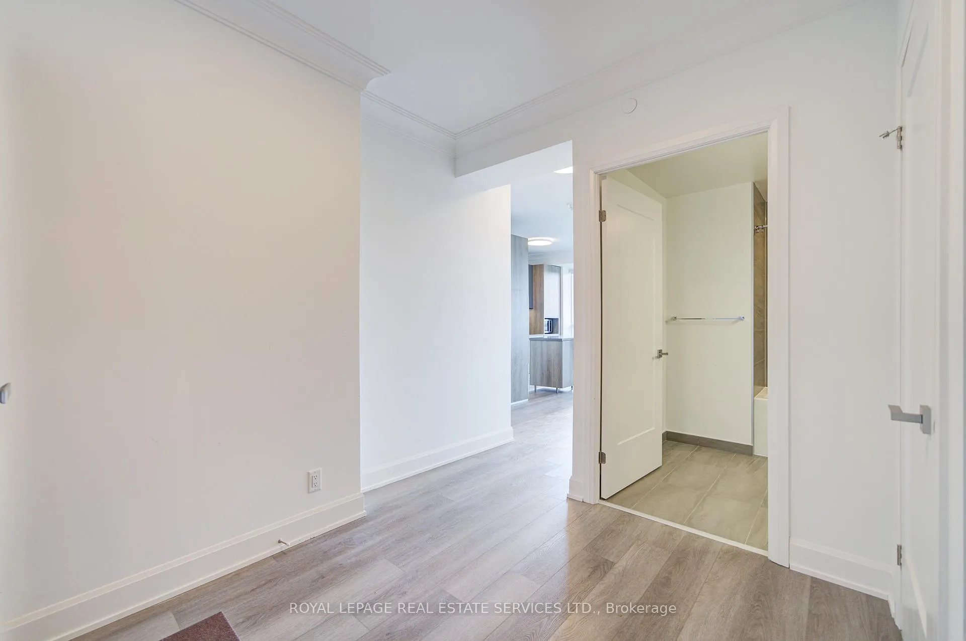 Photo 11 of Unit 2005, 38 Water Walk, Markham, Unionville — HOMEH