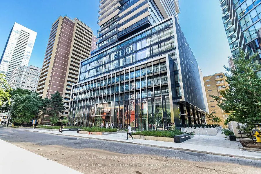 Front of Unit 1706, 55 Charles Street E