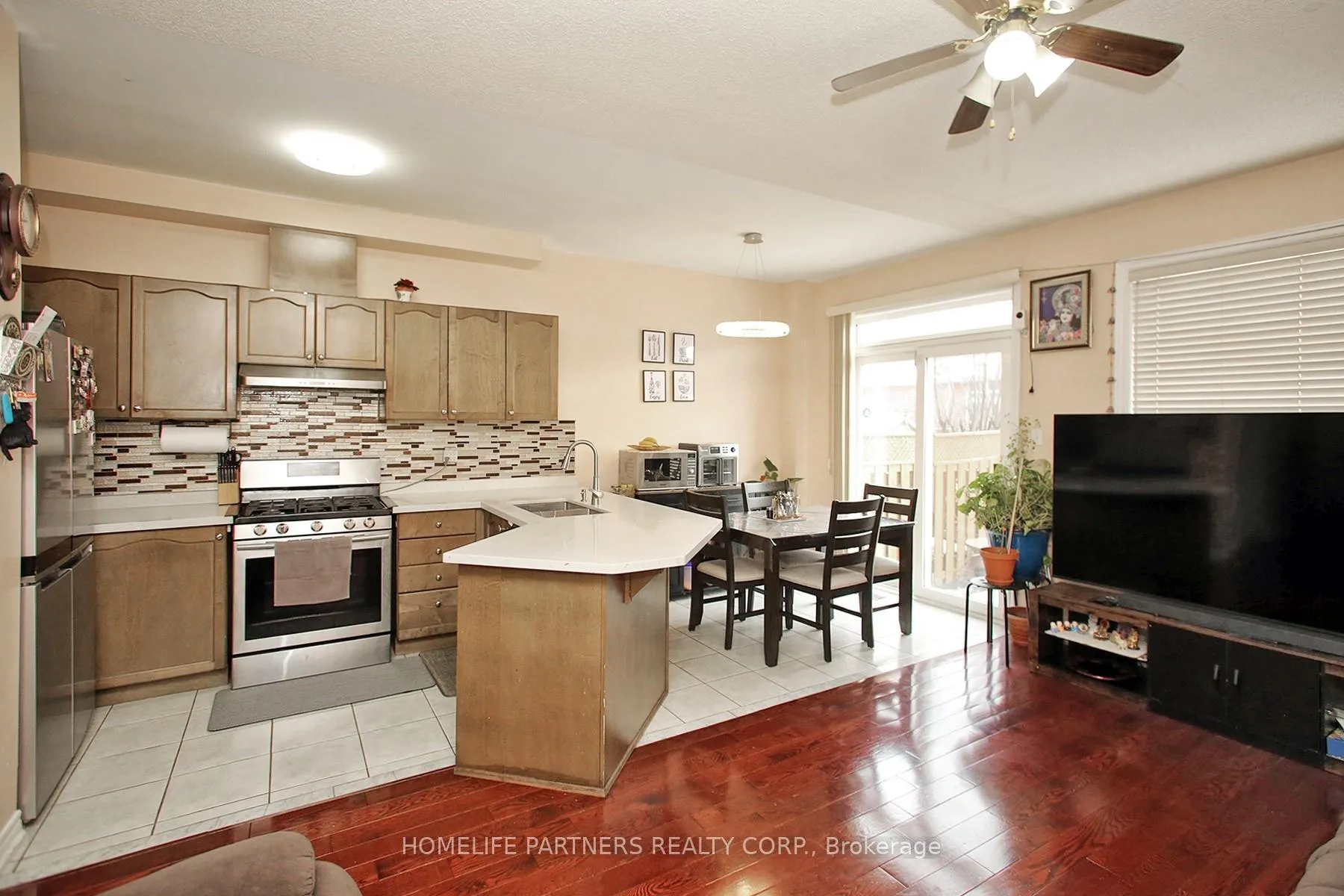 Photo 3 of 40 Nathaniel Crescent, Brampton, Bram West — HOMEH