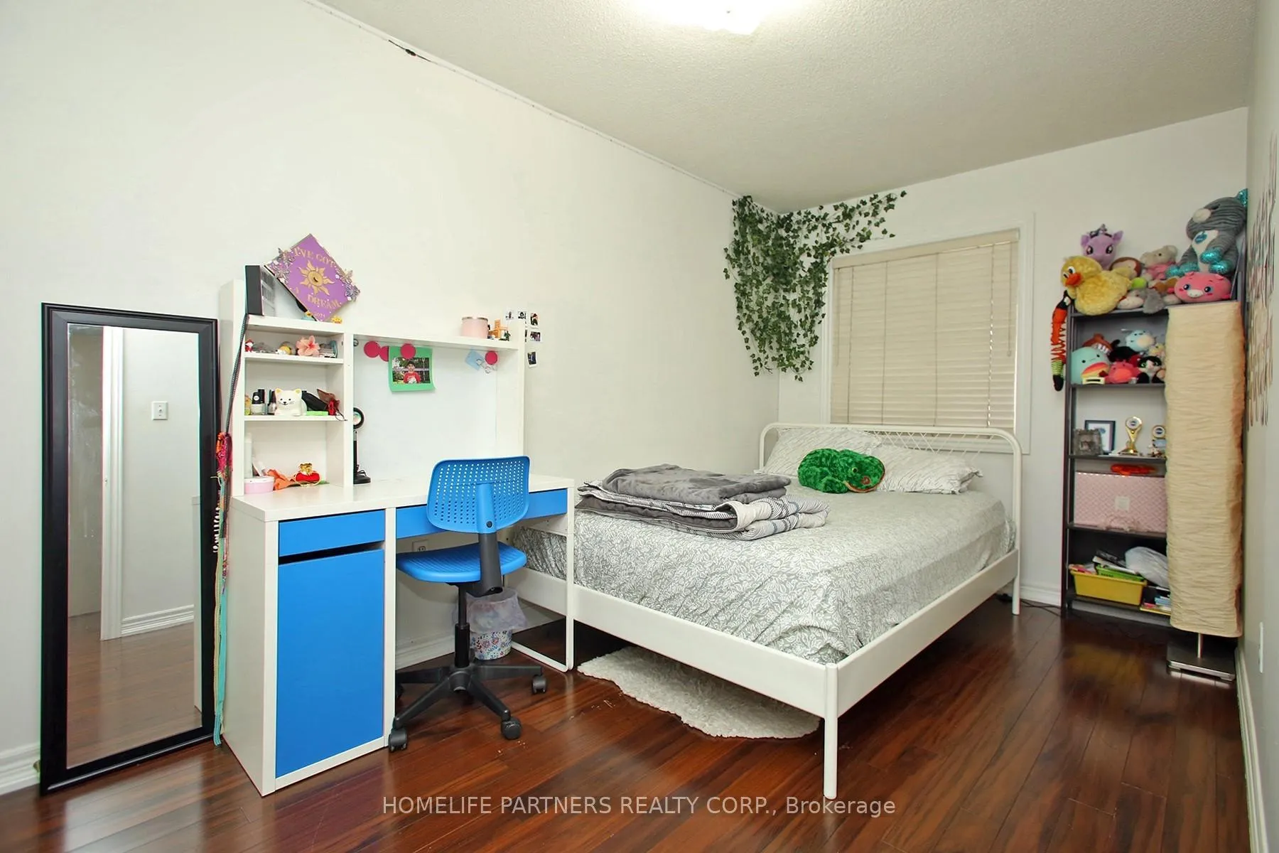 Photo 8 of 40 Nathaniel Crescent, Brampton, Bram West — HOMEH