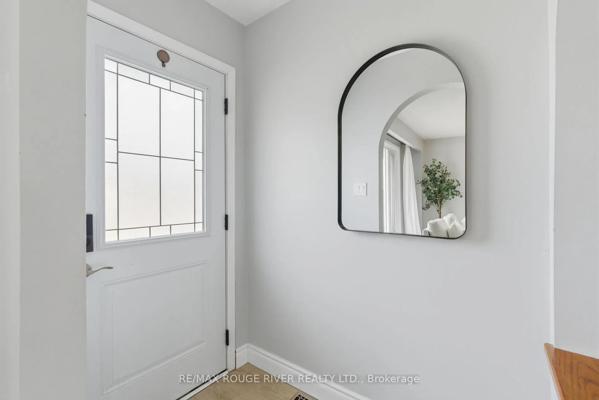 Photo 2 of 238 Waverly Street S, Oshawa, Vanier — HOMEH