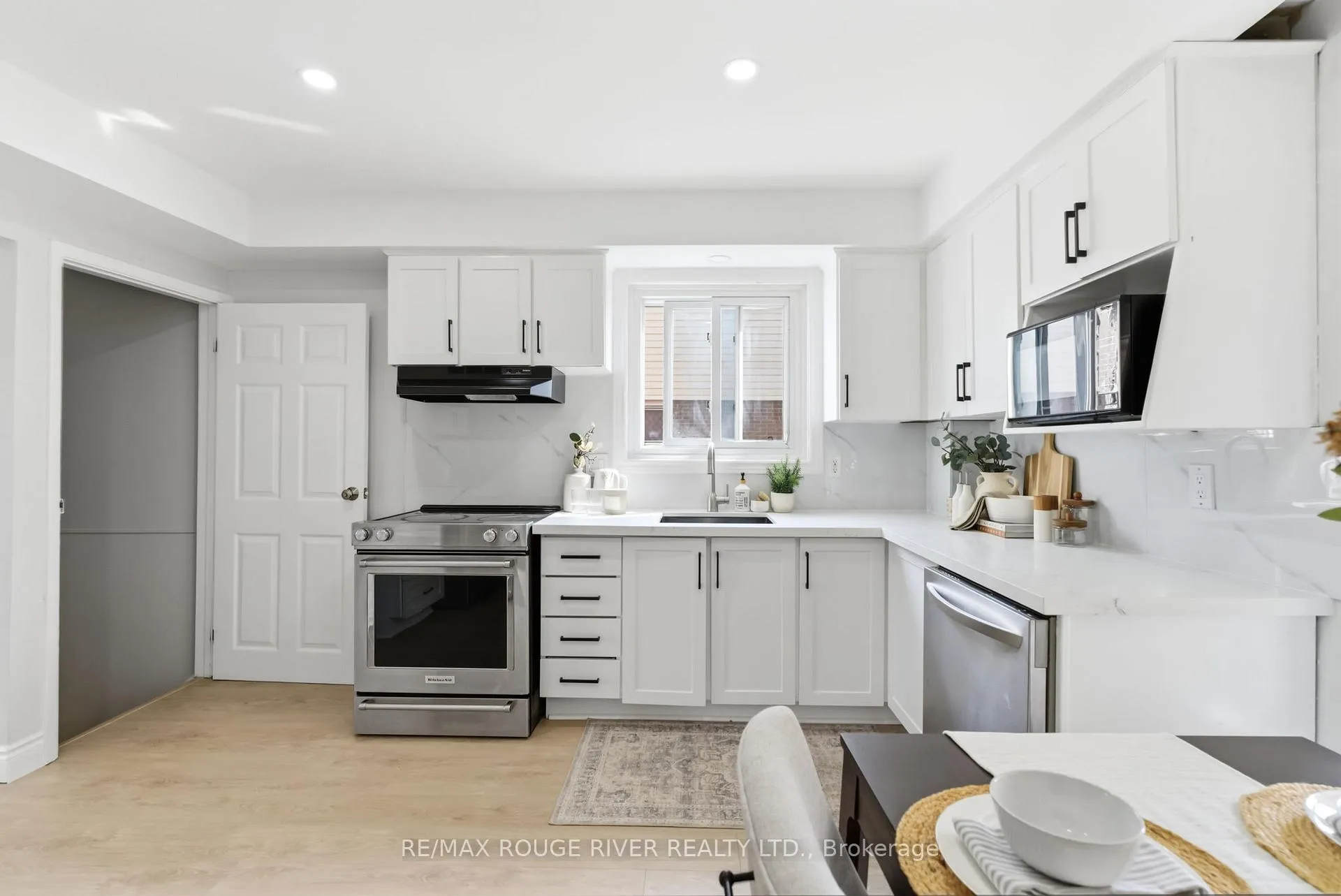 Photo 9 of 238 Waverly Street S, Oshawa, Vanier — HOMEH