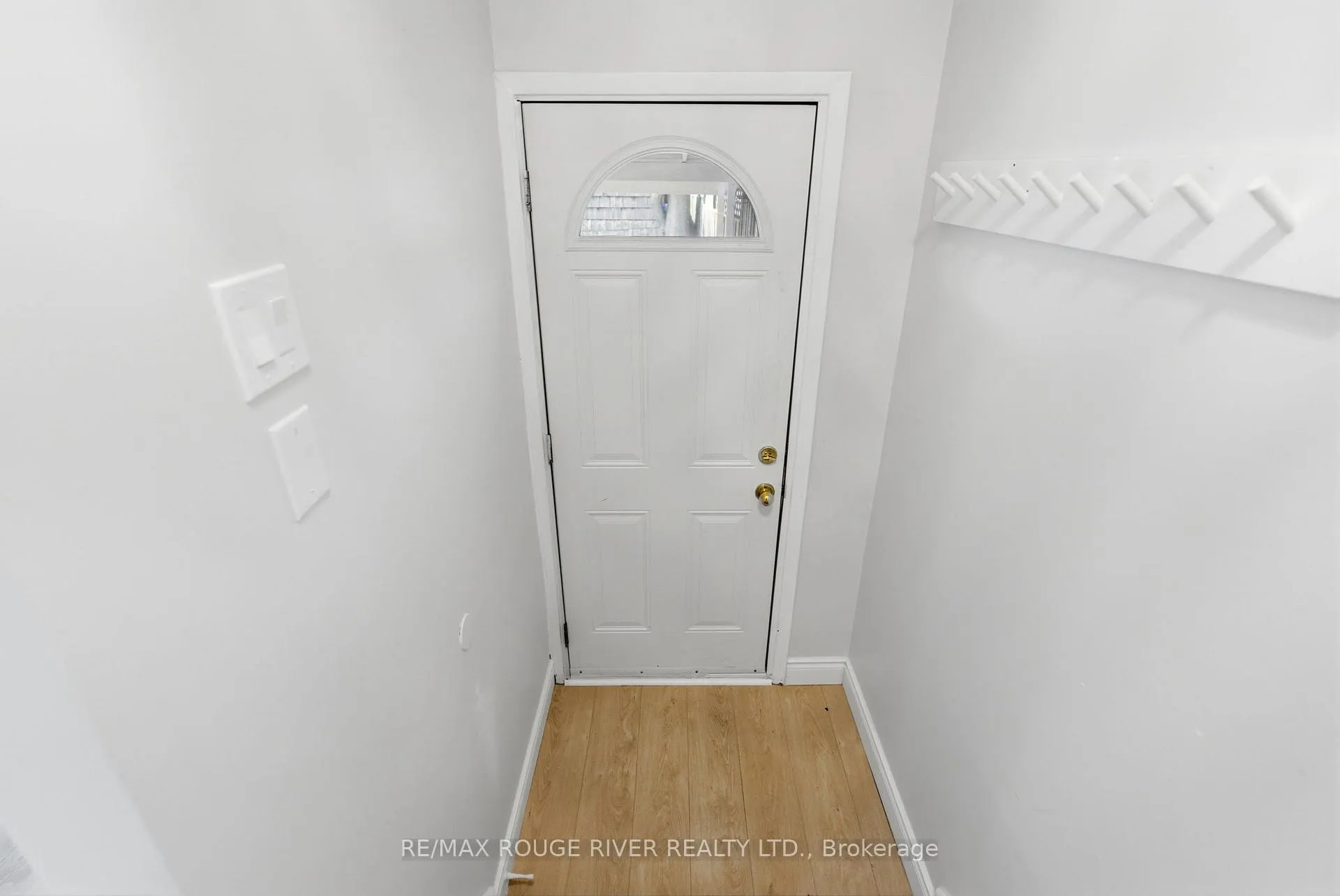 Photo 12 of 238 Waverly Street S, Oshawa, Vanier — HOMEH