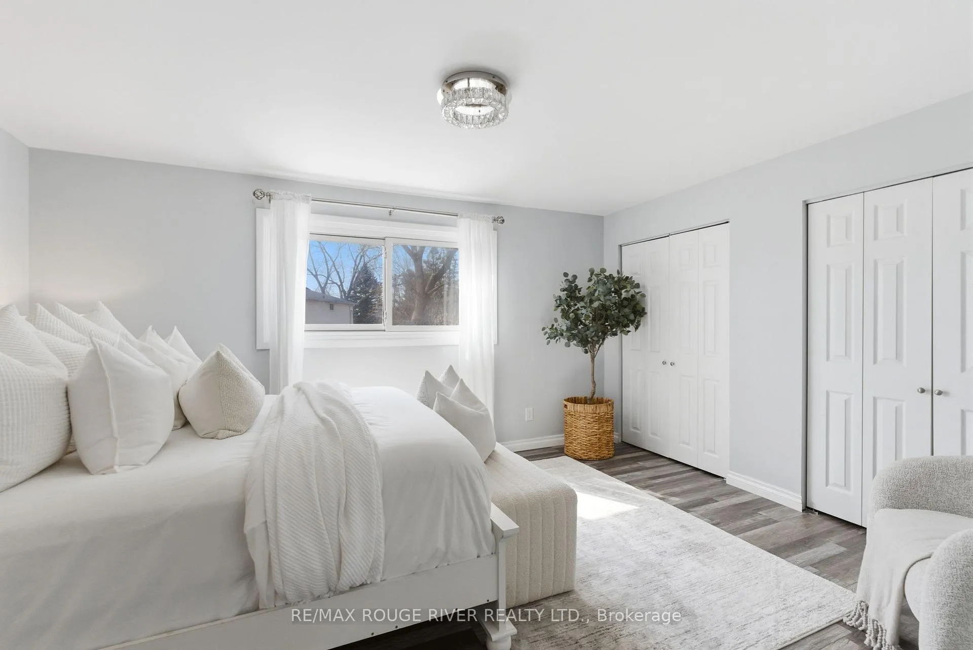 Photo 13 of 238 Waverly Street S, Oshawa, Vanier — HOMEH