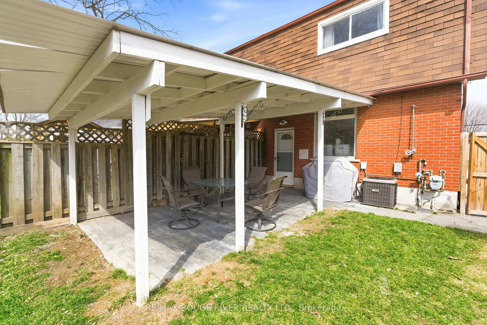 Photo 19 of 238 Waverly Street S, Oshawa, Vanier — HOMEH