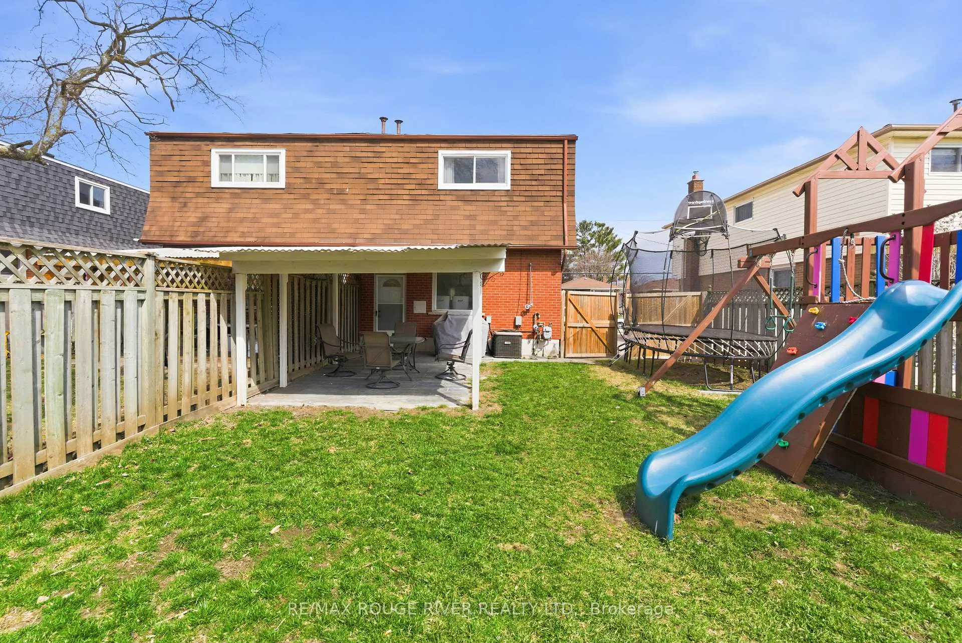 Photo 21 of 238 Waverly Street S, Oshawa, Vanier — HOMEH