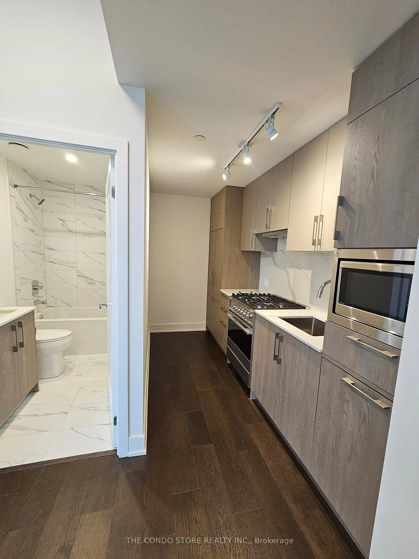 Photo 5 of Unit 803, 8 Manor Road W, Toronto, Yonge-Eglinton — HOMEH