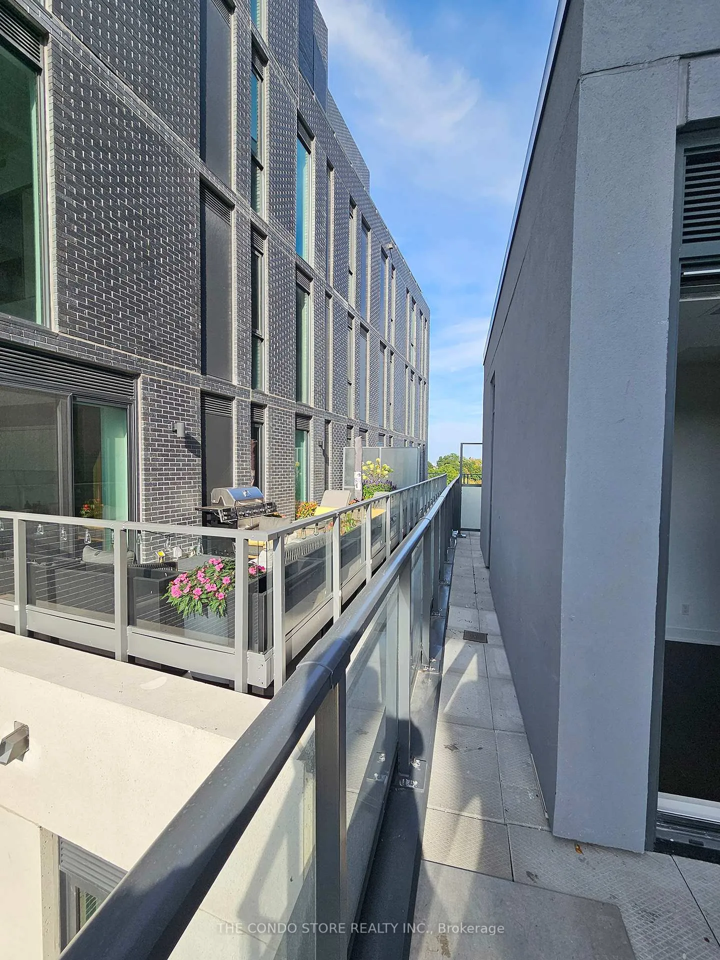 Photo 11 of Unit 803, 8 Manor Road W, Toronto, Yonge-Eglinton — HOMEH