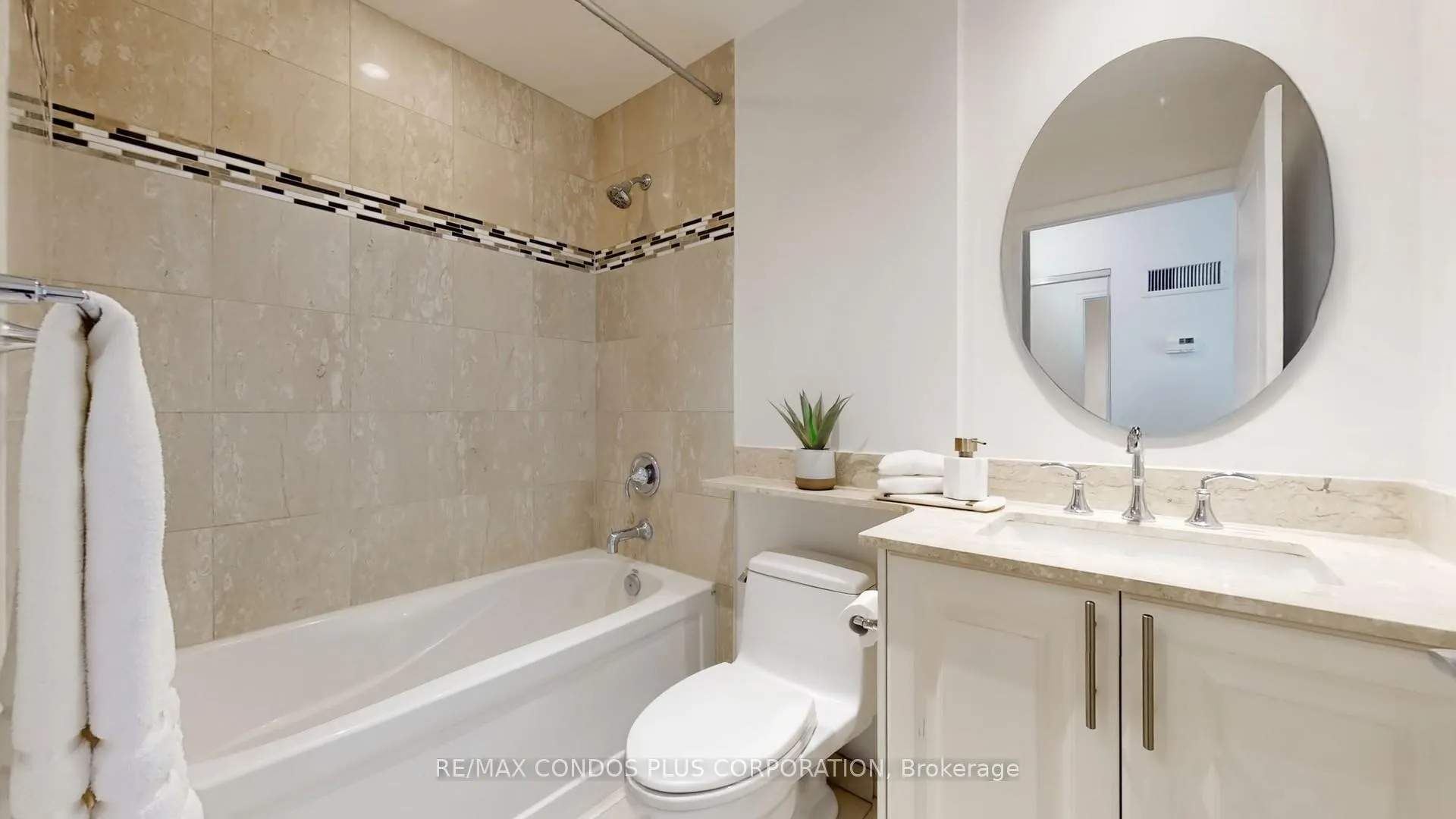 Photo 28 of Unit 3302, 35 Balmuto Street, Toronto, Bay Street Corridor — HOMEH