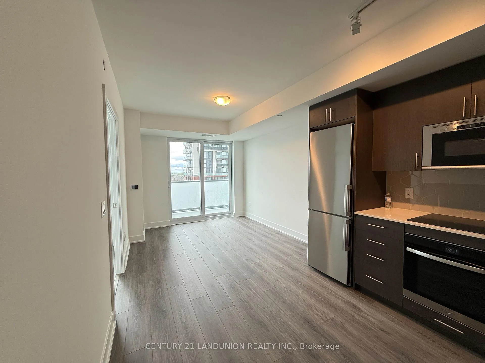 Photo 5 of Unit 712, 2545 Simcoe Street N, Oshawa, Windfields — HOMEH
