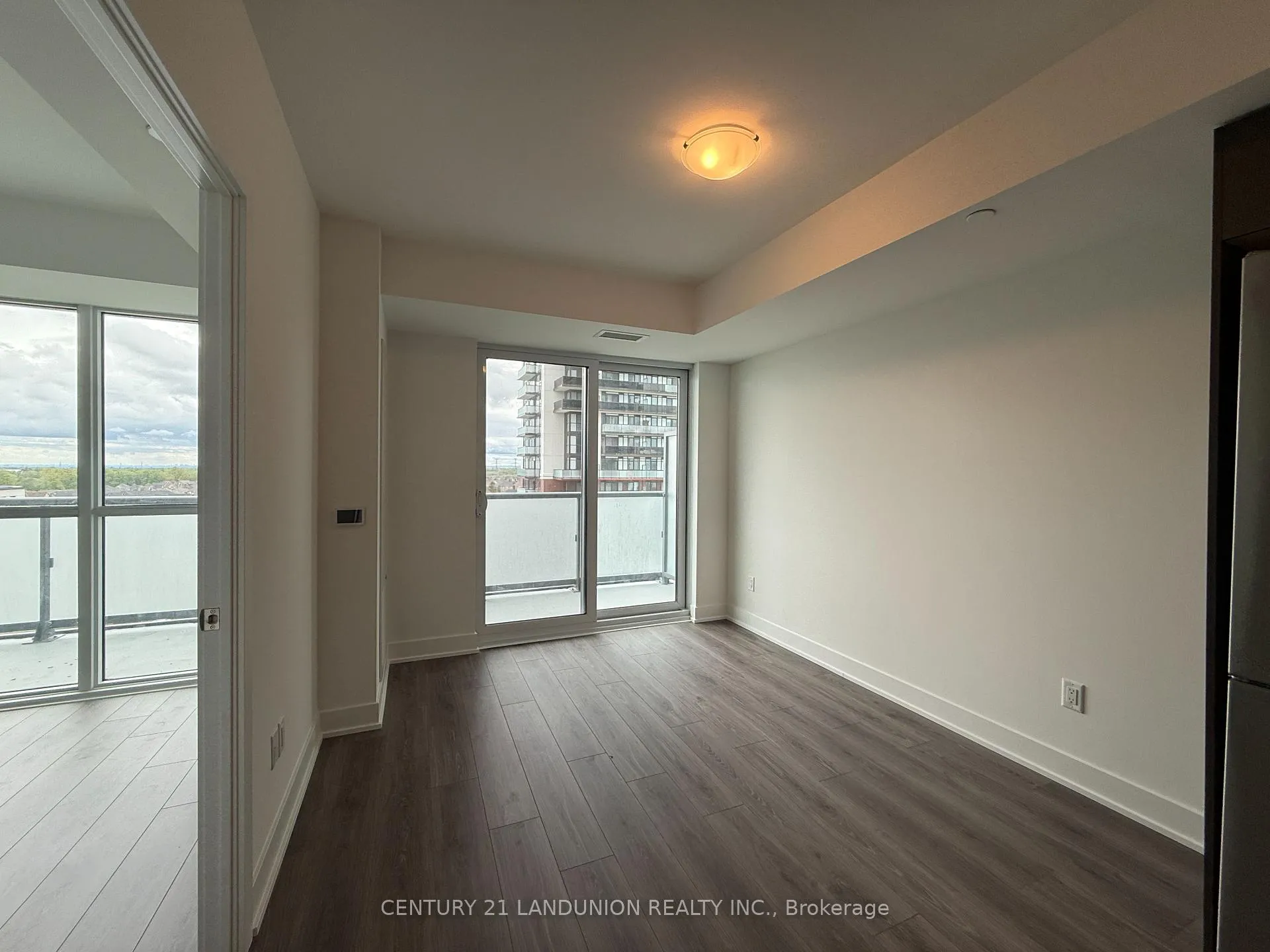 Photo 7 of Unit 712, 2545 Simcoe Street N, Oshawa, Windfields — HOMEH