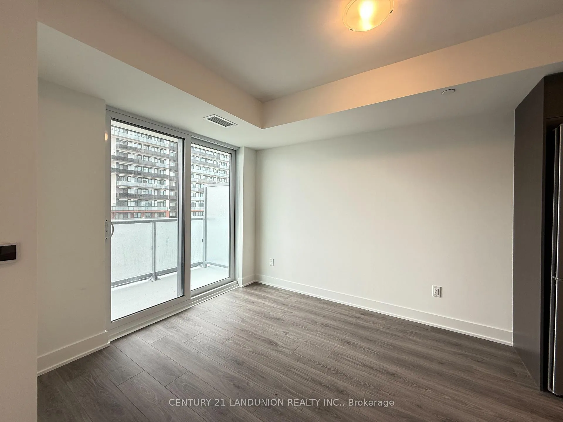 Photo 8 of Unit 712, 2545 Simcoe Street N, Oshawa, Windfields — HOMEH