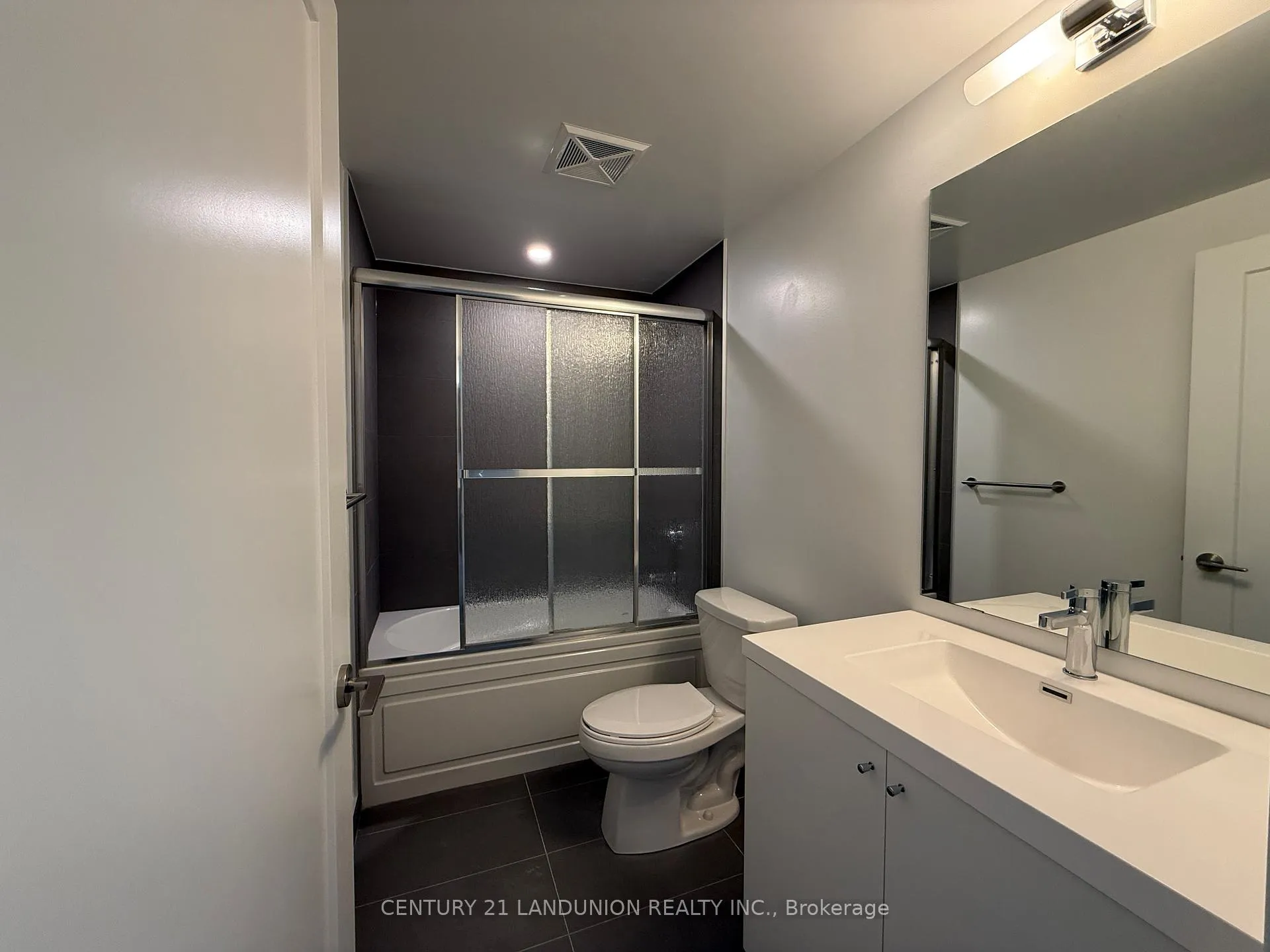 Photo 17 of Unit 712, 2545 Simcoe Street N, Oshawa, Windfields — HOMEH