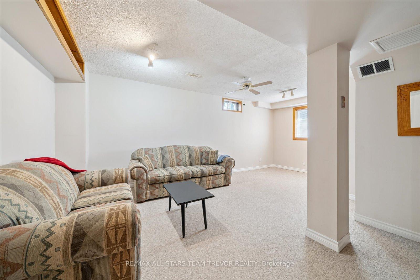 Photo 23 of 68 Kyle Crescent, Georgina, Keswick North — HOMEH