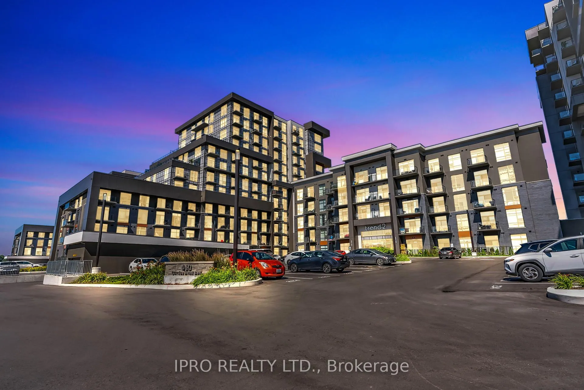 Front of Unit 402, 460 Dundas Street E