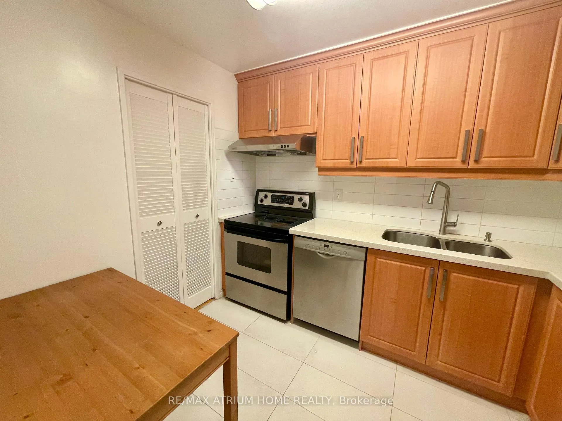 Photo 10 of Unit 332, 16A Elgin Street, Markham, Thornhill — HOMEH