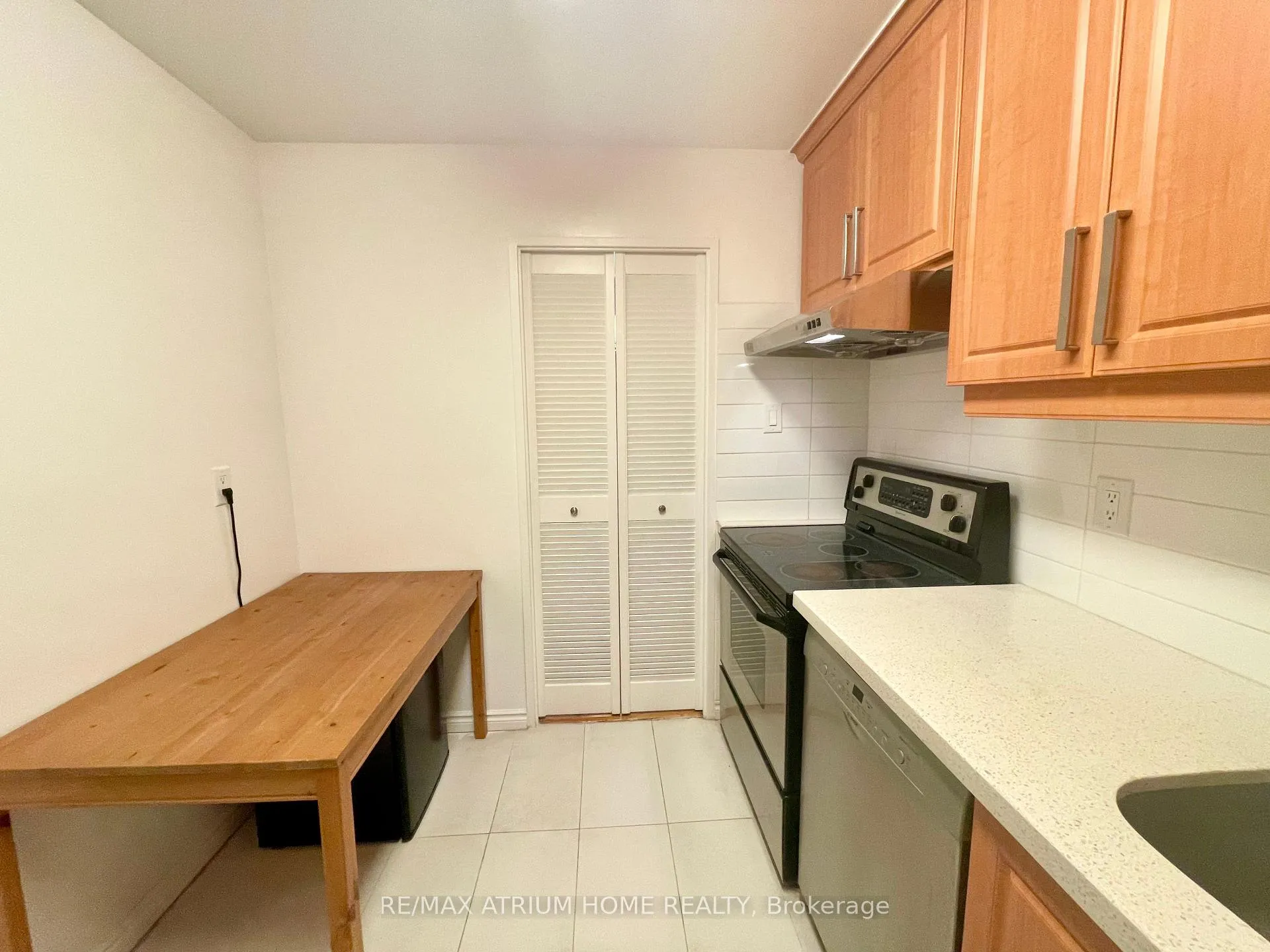 Photo 11 of Unit 332, 16A Elgin Street, Markham, Thornhill — HOMEH