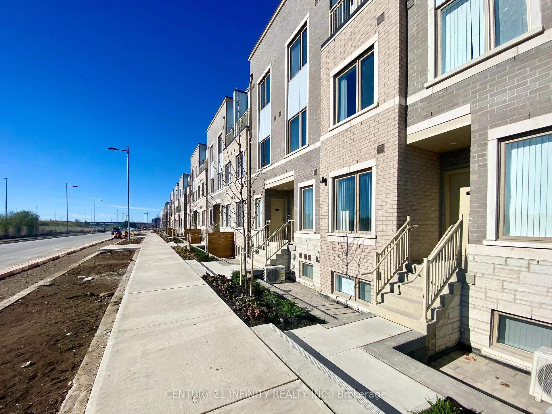 Front of Unit 337, 100 Honeycrisp Crescent
