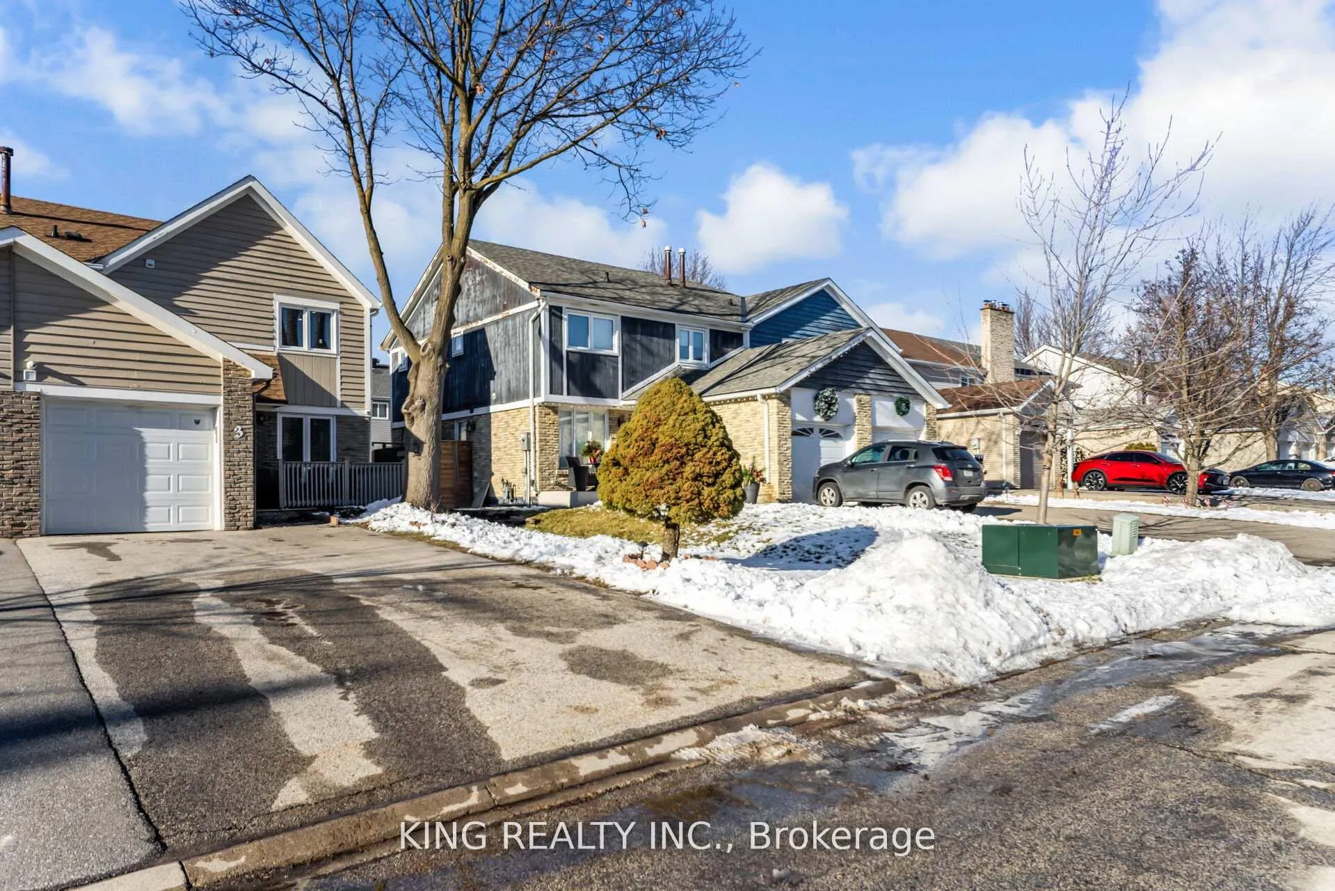 Photo 2 of 3 Nottawasaga Crescent, Brampton, Heart Lake West — HOMEH