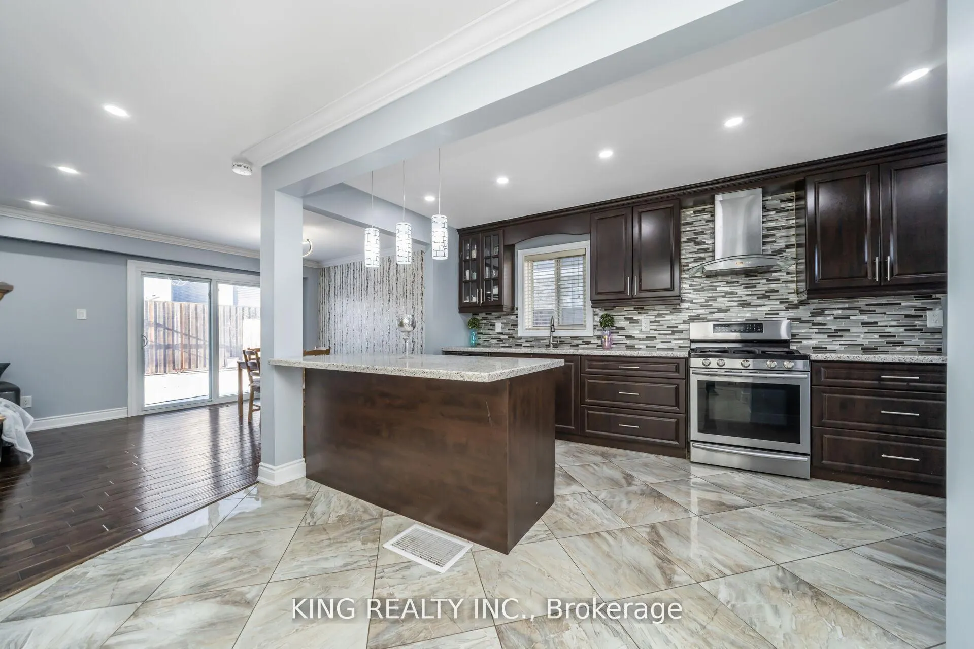Photo 8 of 3 Nottawasaga Crescent, Brampton, Heart Lake West — HOMEH