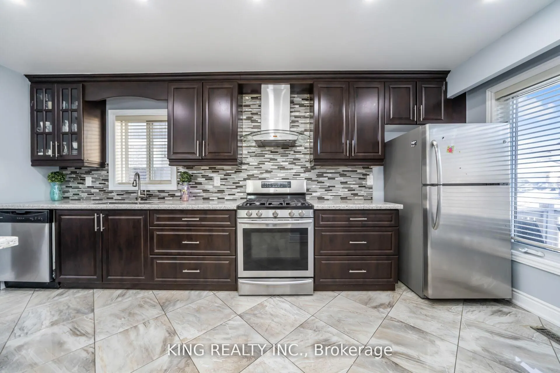 Photo 12 of 3 Nottawasaga Crescent, Brampton, Heart Lake West — HOMEH