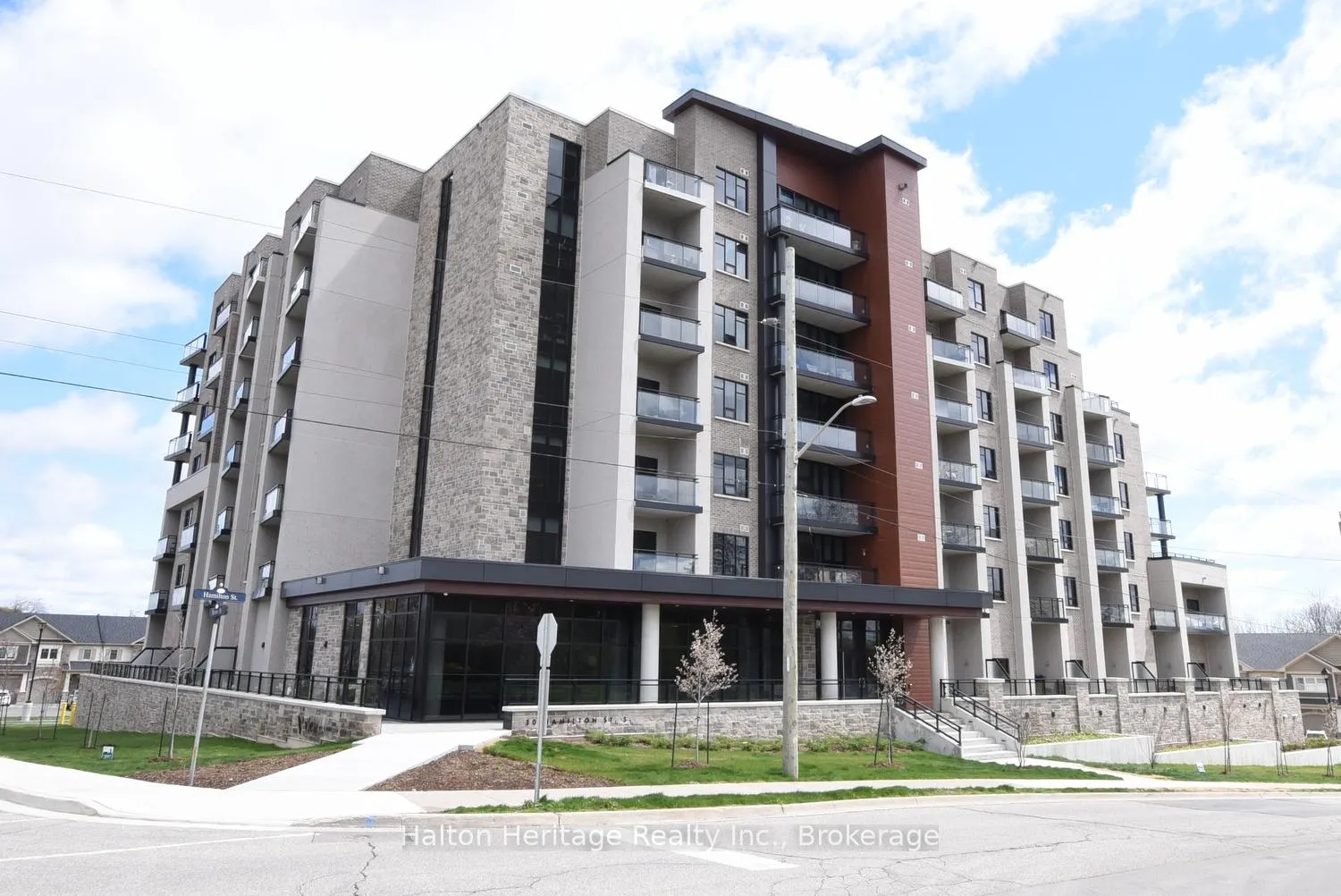 Photo 1 of Unit 708, 30 Hamilton Street S, Hamilton, Waterdown — HOMEH
